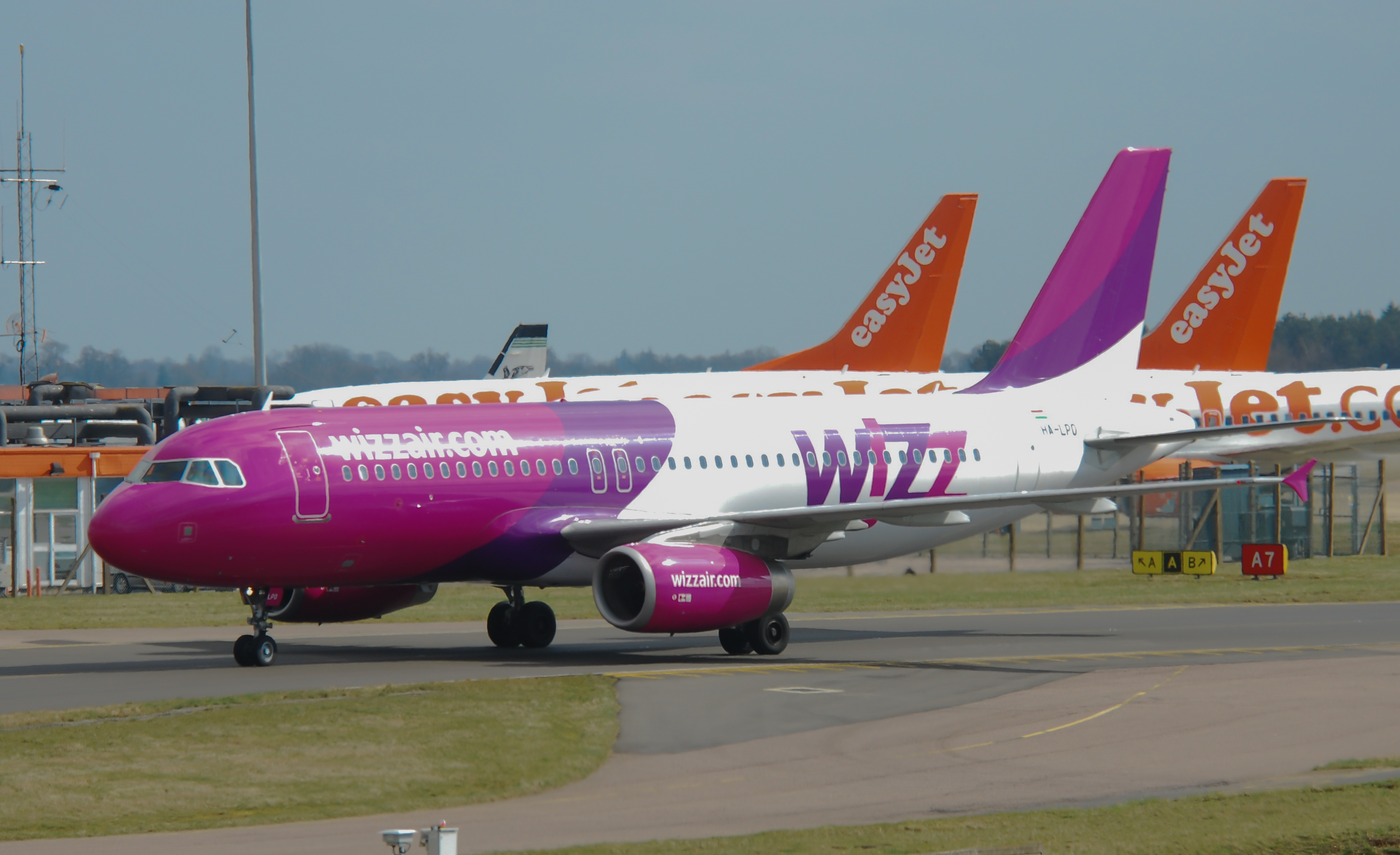 HA-LPO/HALPO Wizz Air Airbus A320-232 Photo by Ayronautica - AVSpotters.com