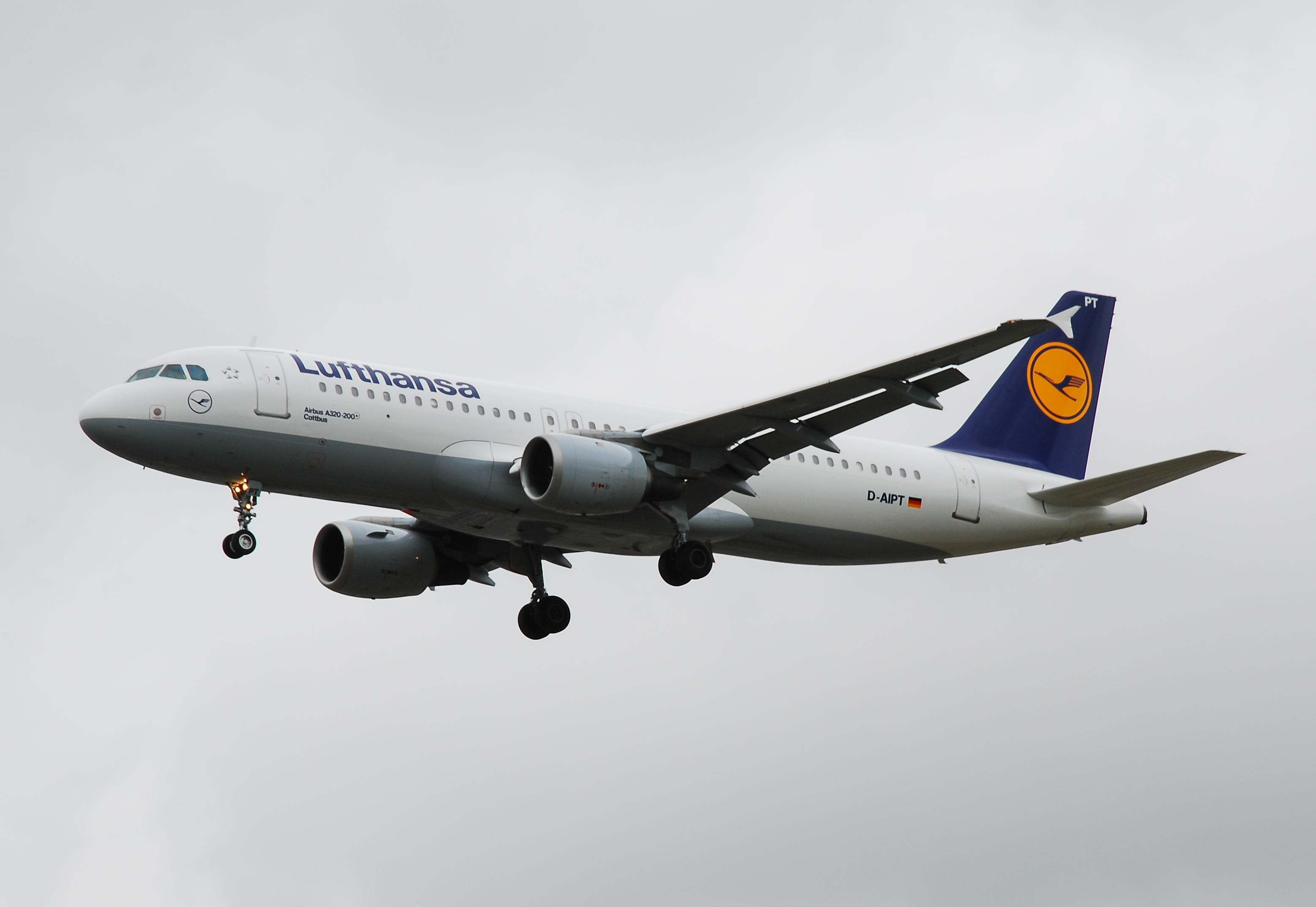 D-AIPT /DAIPT  Lufthansa Airbus A320 Airframe Information - AVSpotters.com