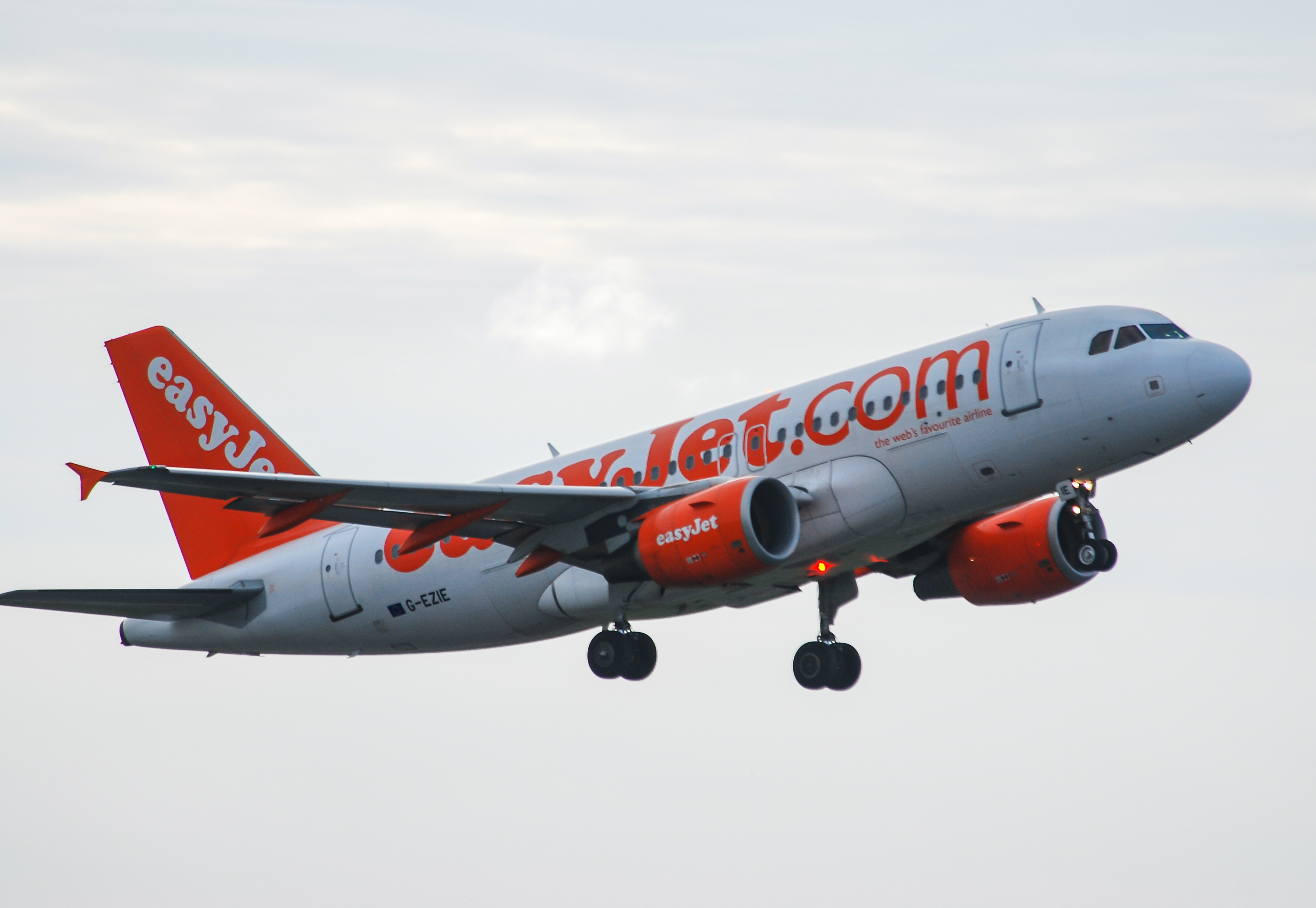 G-EZIE/GEZIE easyJet Airbus A319-111 Photo by Ayronautica - AVSpotters.com