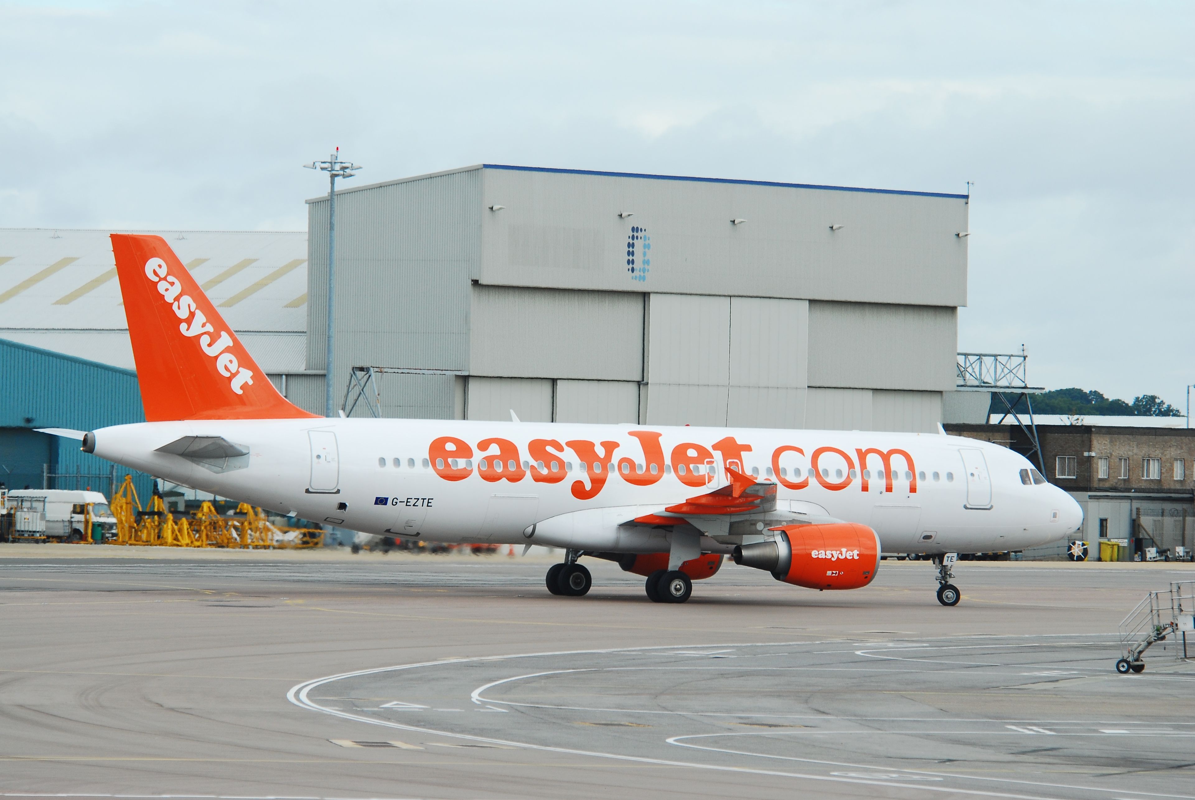 G-EZTE/GEZTE easyJet Airbus A320-214 Photo by Ayronautica - AVSpotters.com