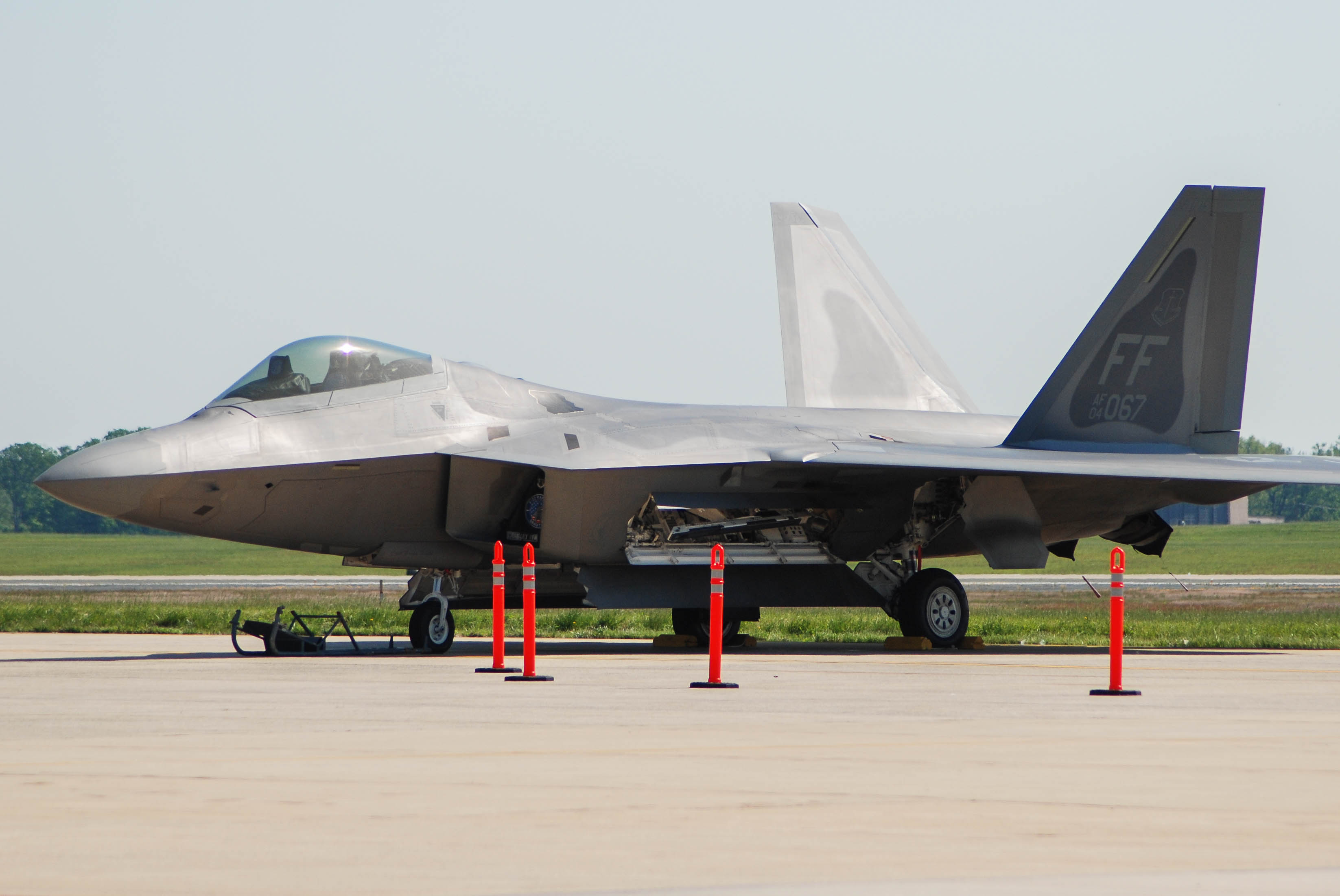 04-4067/044067 USAF - United States Air Force Lockheed Martin F-22A Raptor Photo by colinw - AVSpotters.com