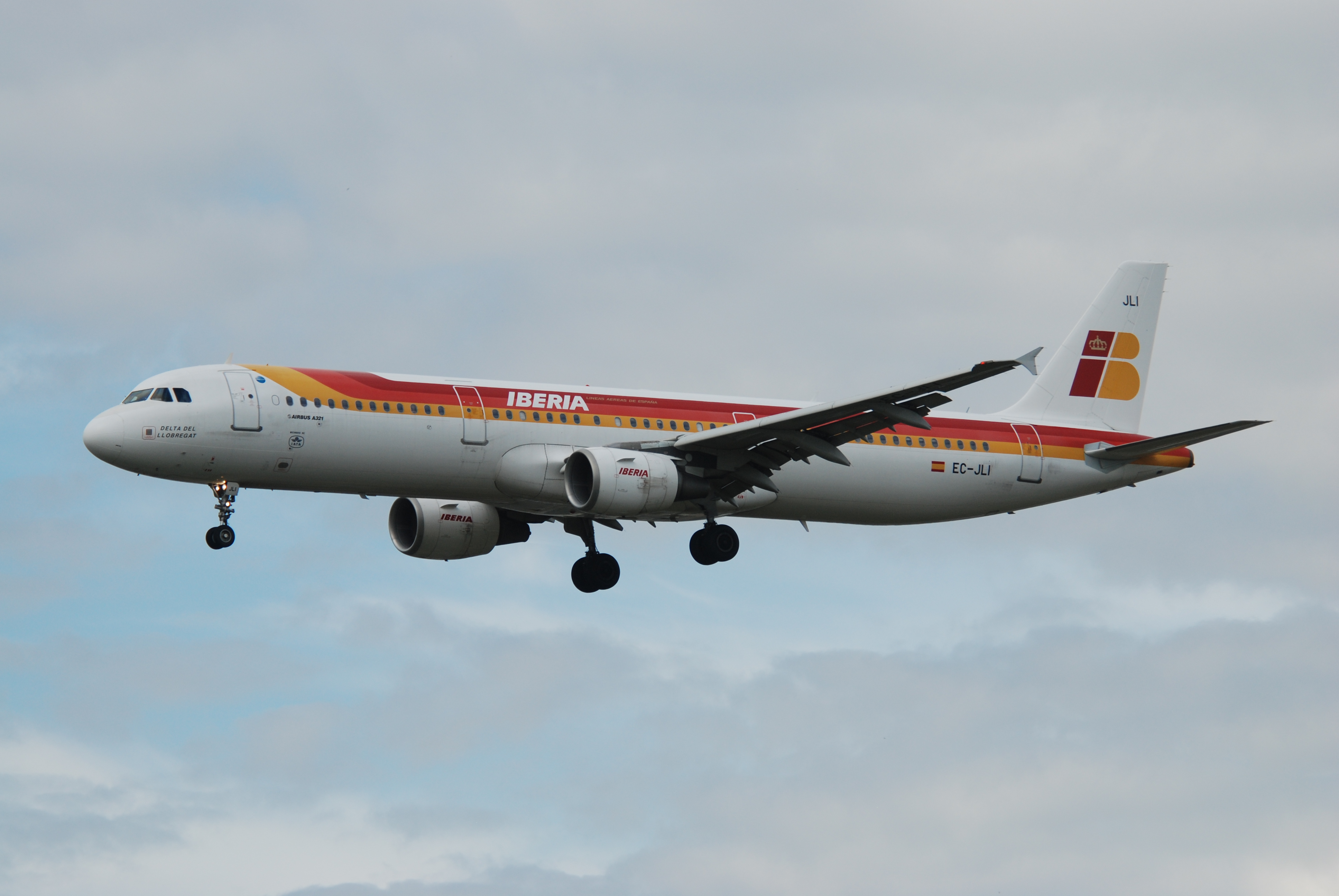 EC-JLI/ECJLI Iberia Express Airbus A321 Airframe Information - AVSpotters.com