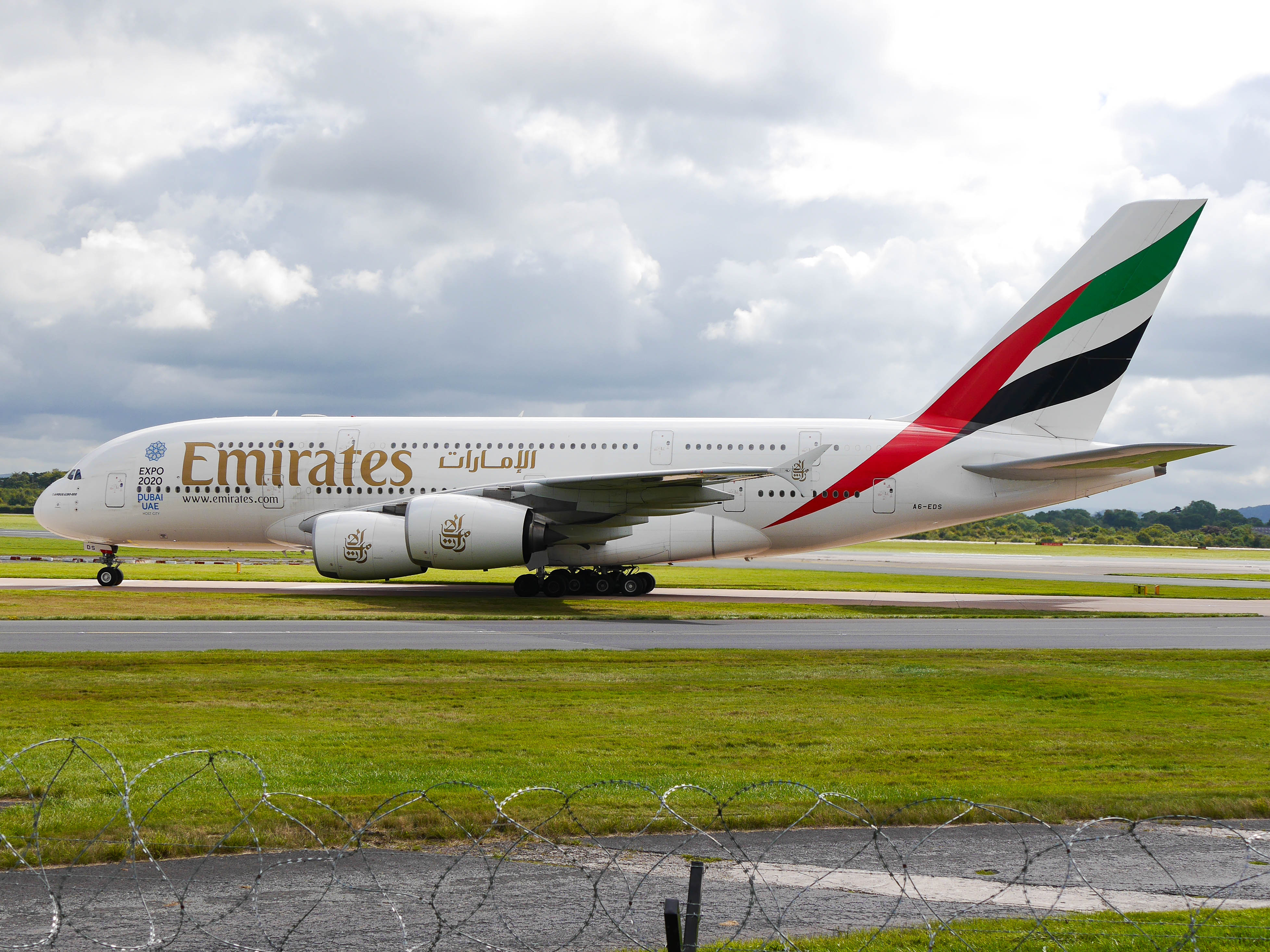 A6-EDS/A6EDS Emirates Airlines Airbus A380-861 Photo by colinw - AVSpotters.com