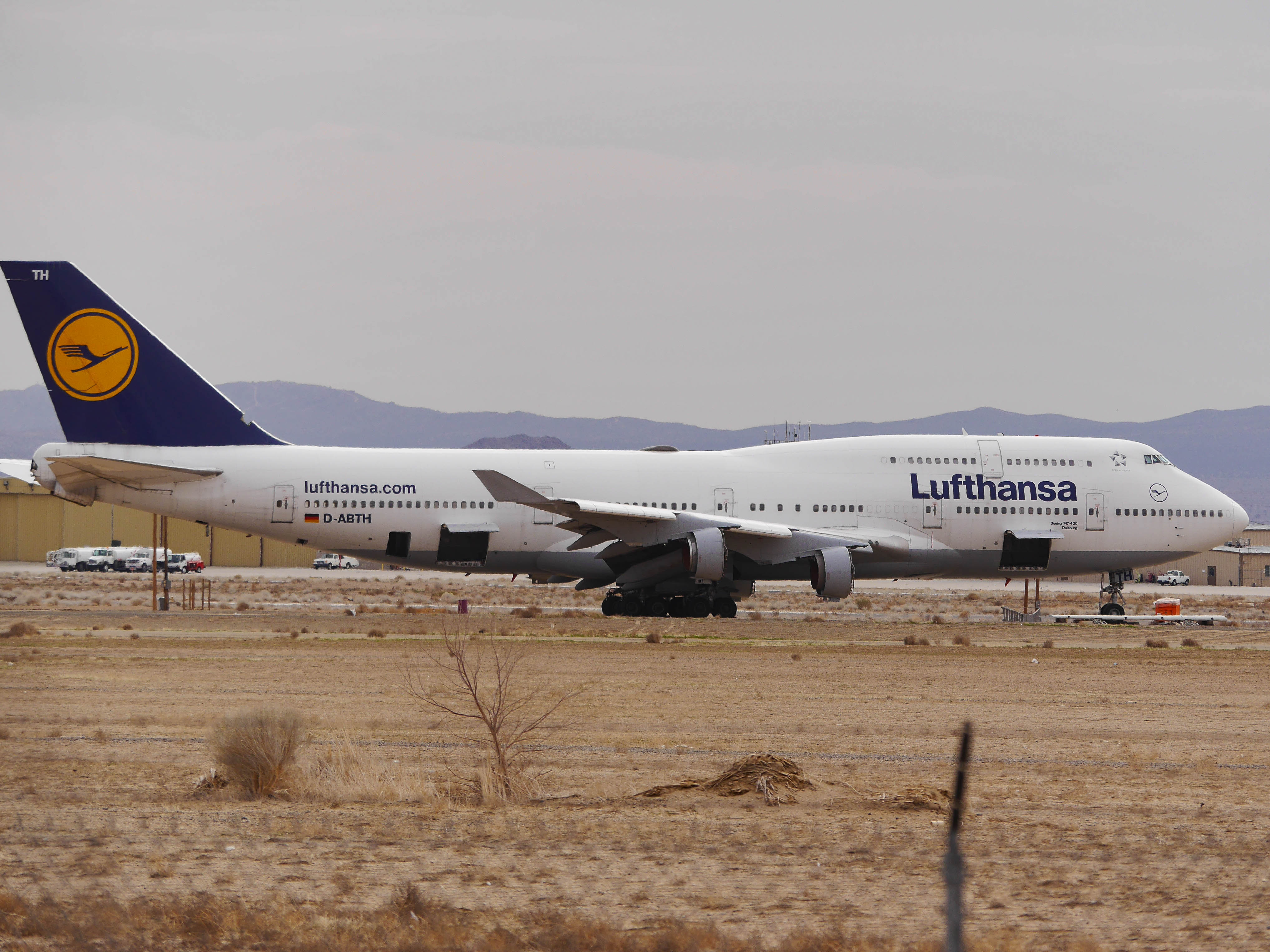 D-ABTH/DABTH Lufthansa Boeing 747-430 Photo by colinw - AVSpotters.com