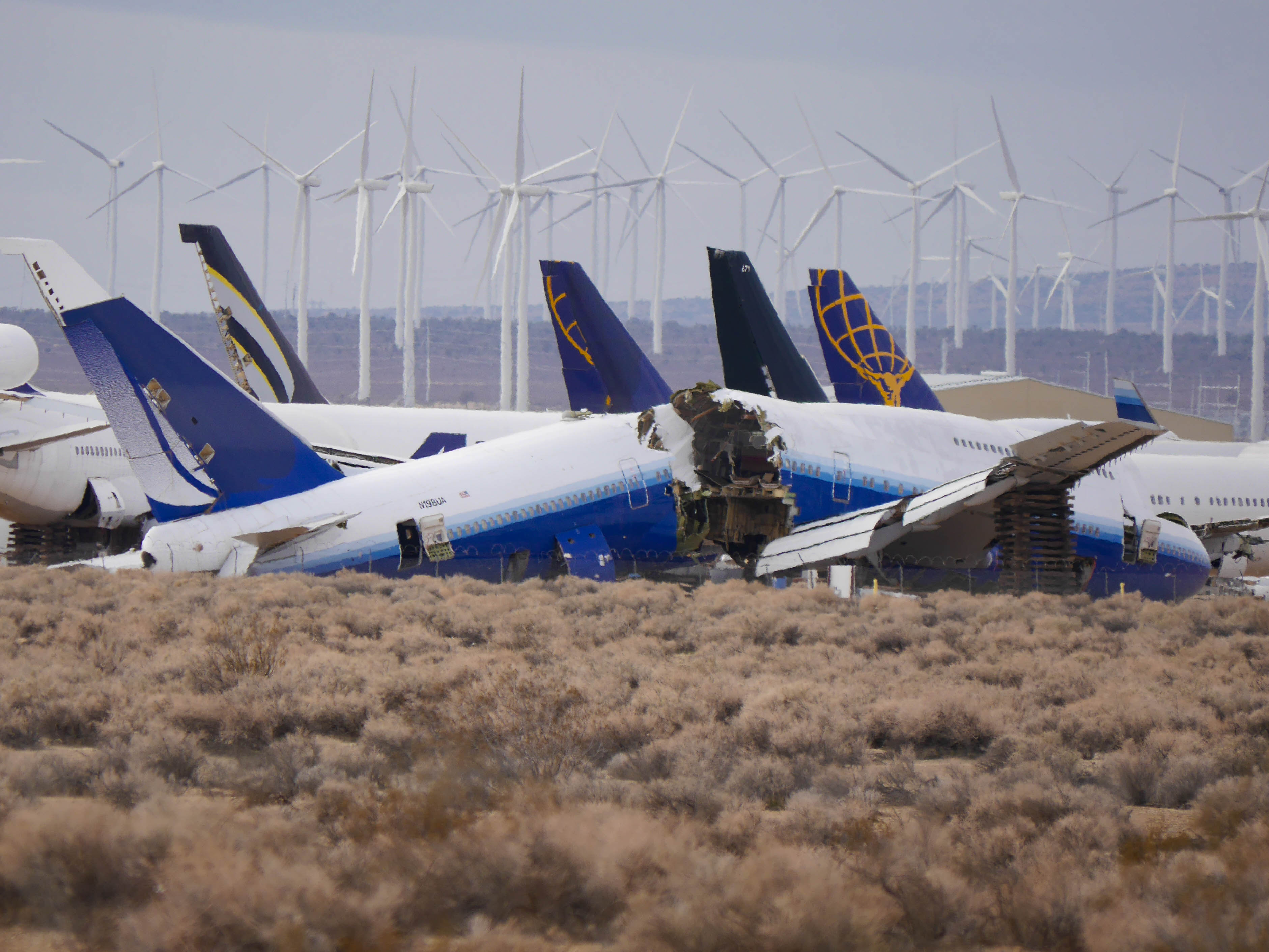 N198UA/N198UA Scaled Composites Boeing 747-422 Photo by colinw - AVSpotters.com