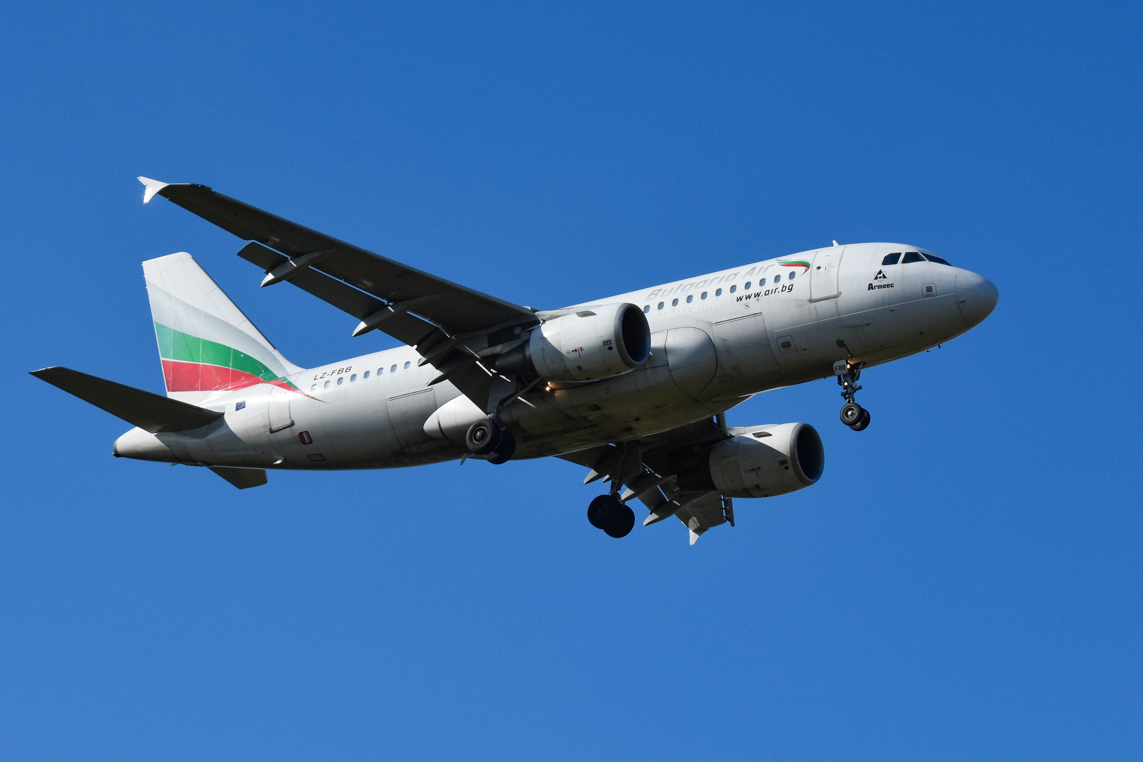 LZ-FBB/LZFBB Bulgaria Air Airbus A319-112 Photo by colinw - AVSpotters.com