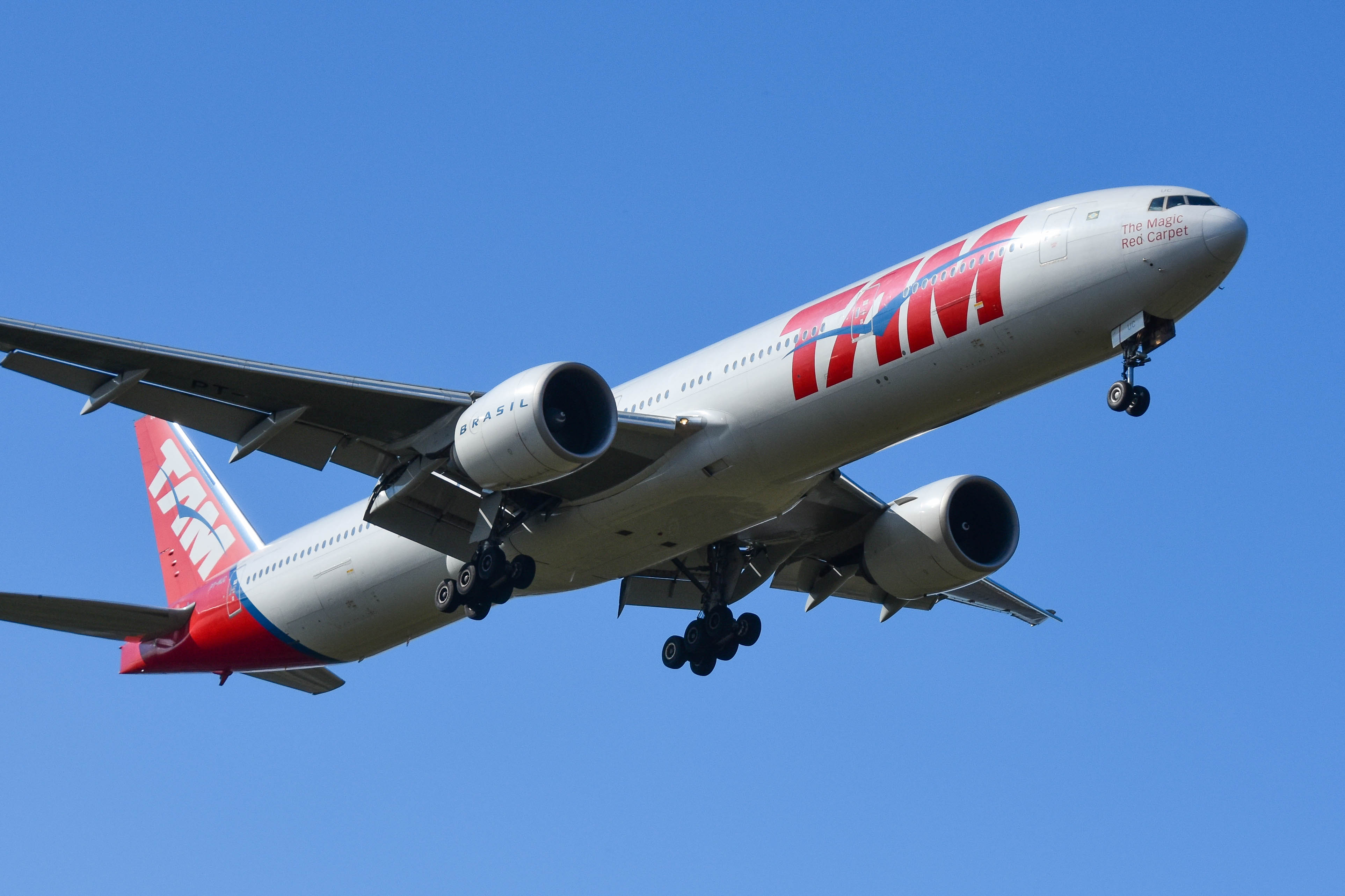 PT-MUC/PTMUC TAM Linhas Aereas Boeing 777-32WER Photo by colinw - AVSpotters.com