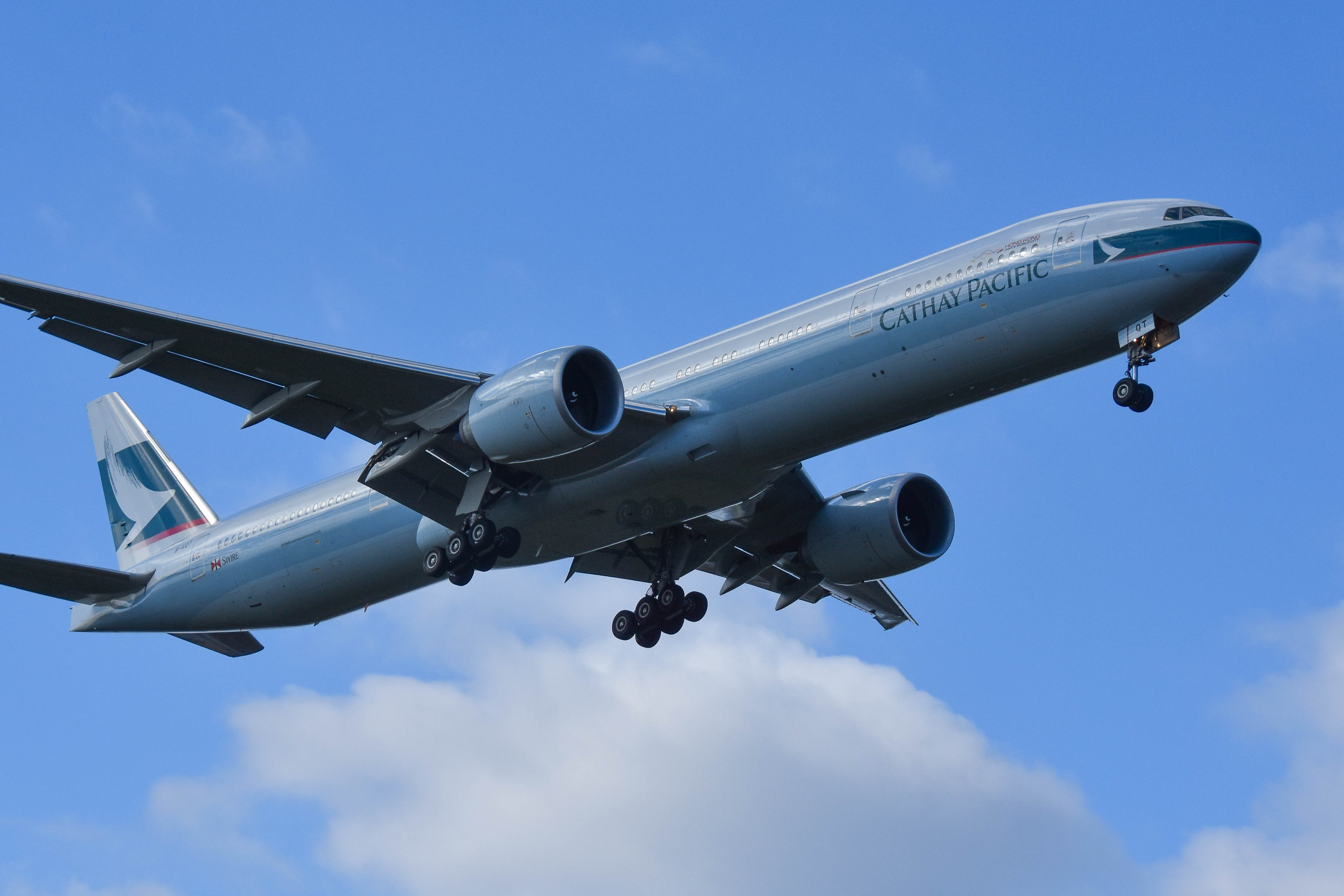 B-KQT/BKQT Cathay Pacific Airways Boeing 777-367ER Photo by colinw - AVSpotters.com