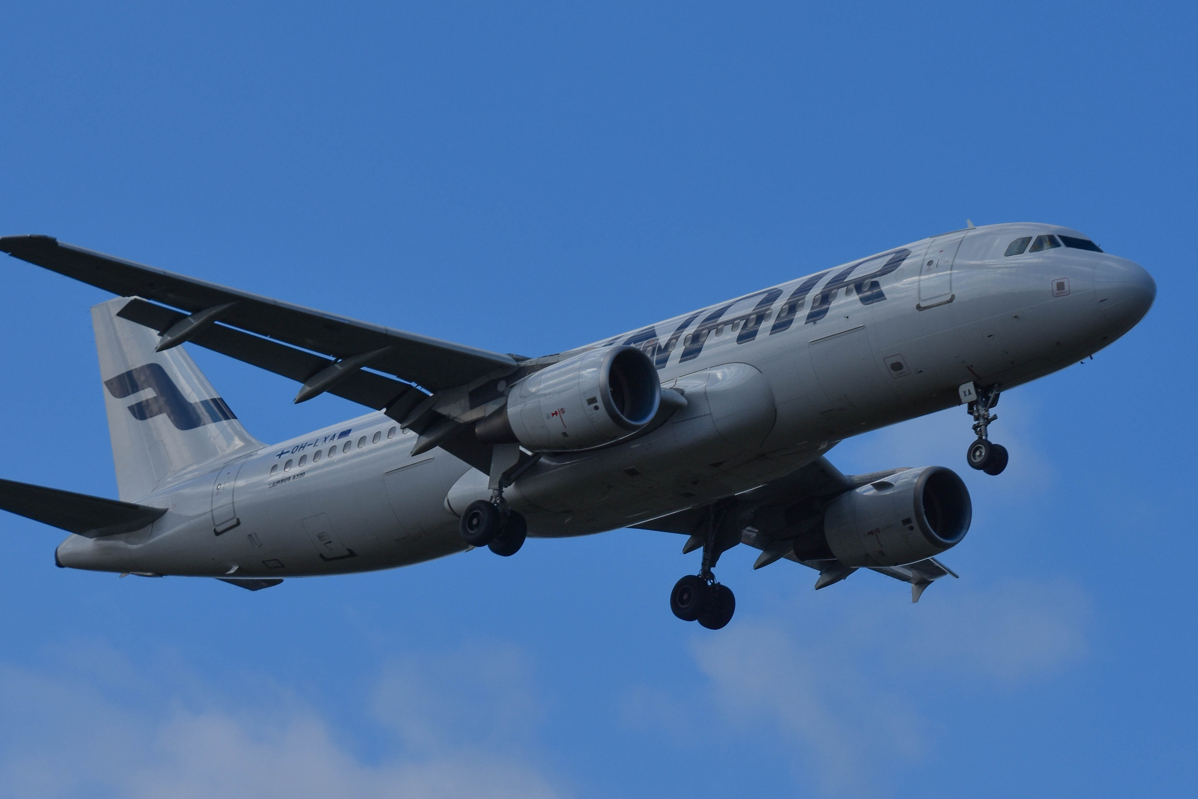 OH-LXA/OHLXA Finnair Airbus A320-214 Photo by colinw - AVSpotters.com