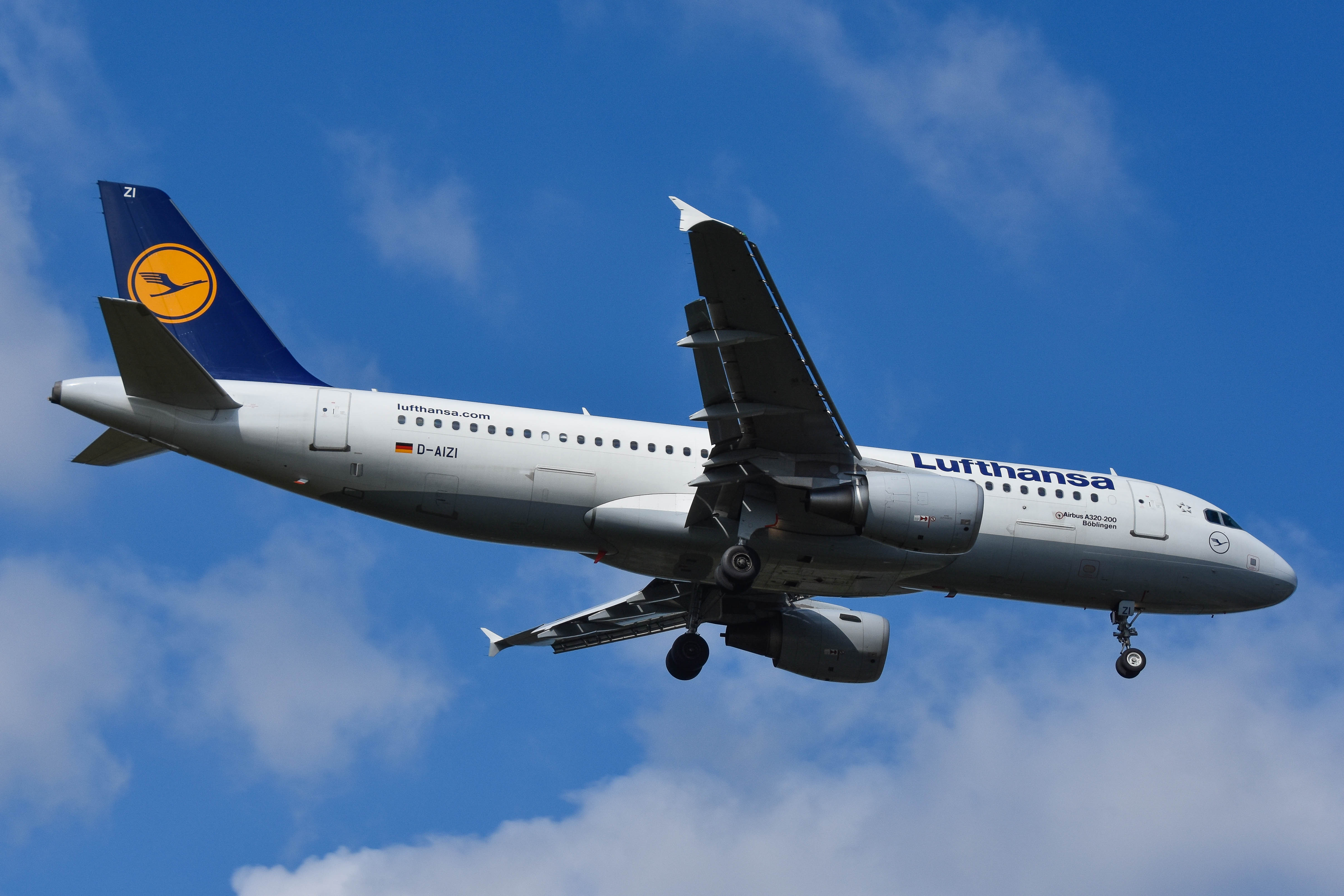 D-AIZI/DAIZI Lufthansa Airbus A320 Airframe Information - AVSpotters.com