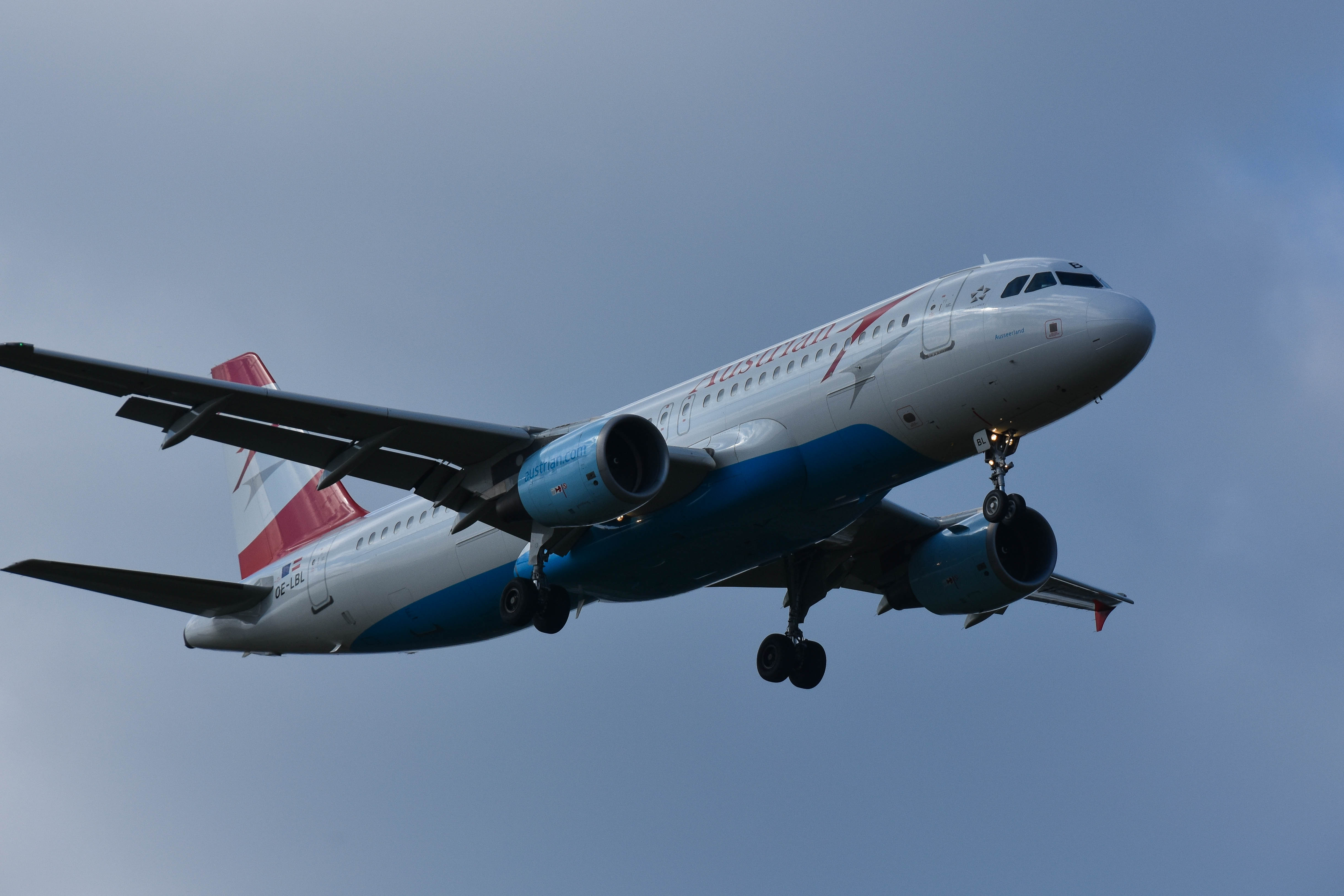 OE-LBL/OELBL Austrian Airlines Airbus A320-214 Photo by colinw - AVSpotters.com