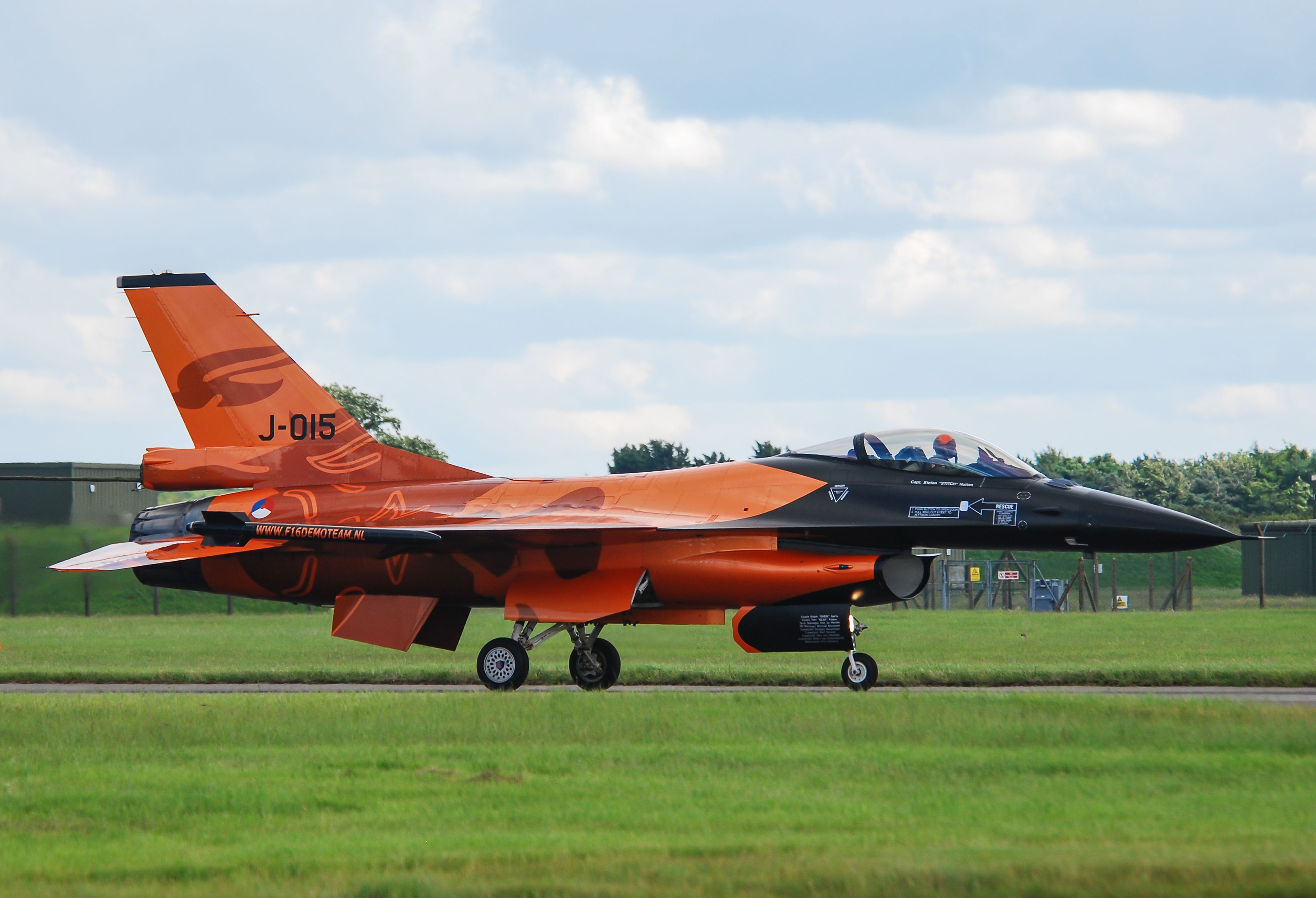 J-015/J015 RNlAF - Royal Netherlands Air Force General Dynamics F-16 Fighting Falcon Airframe Information - AVSpotters.com