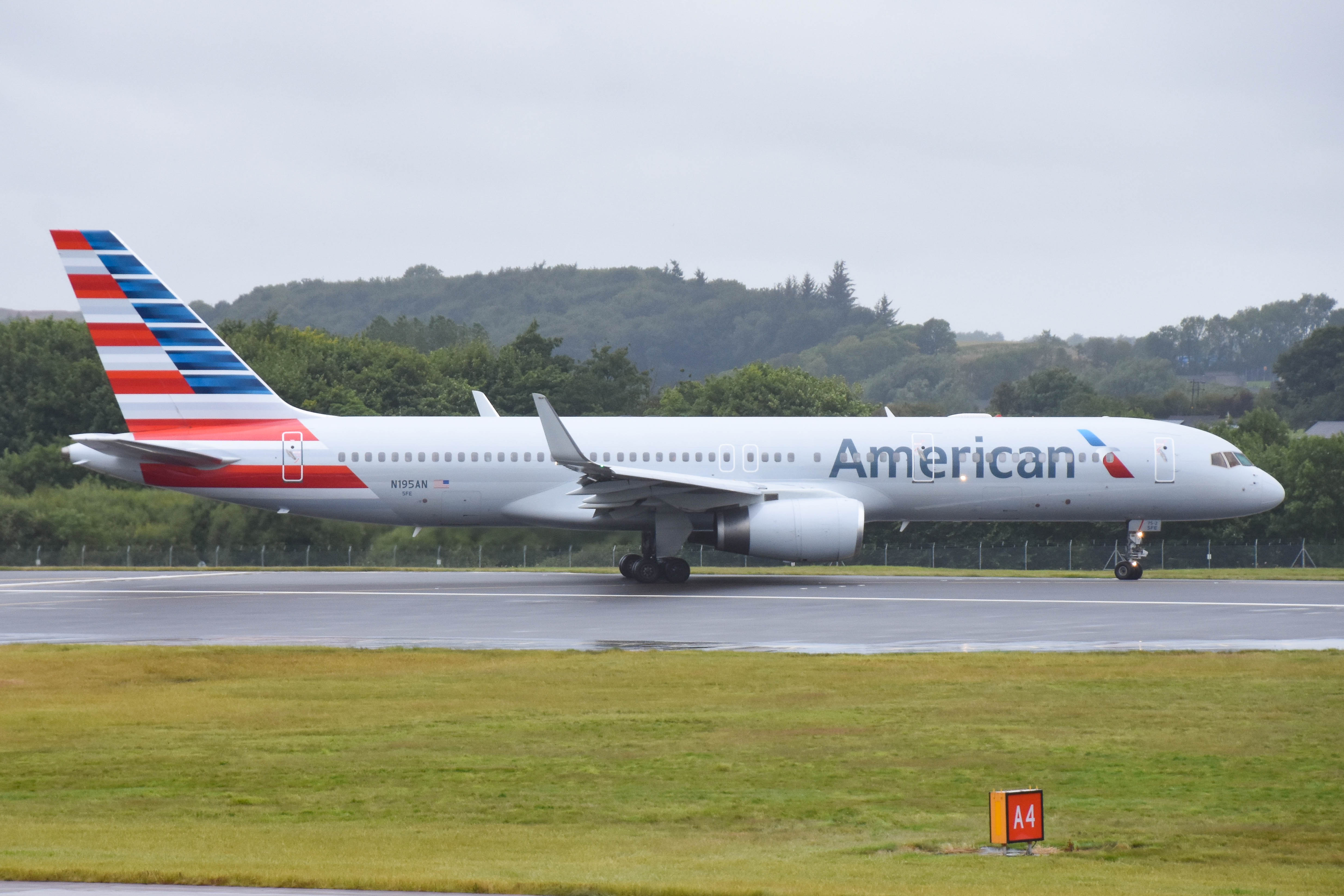 N195AN/N195AN American Airlines Boeing 757-223(WL) Photo by colinw - AVSpotters.com