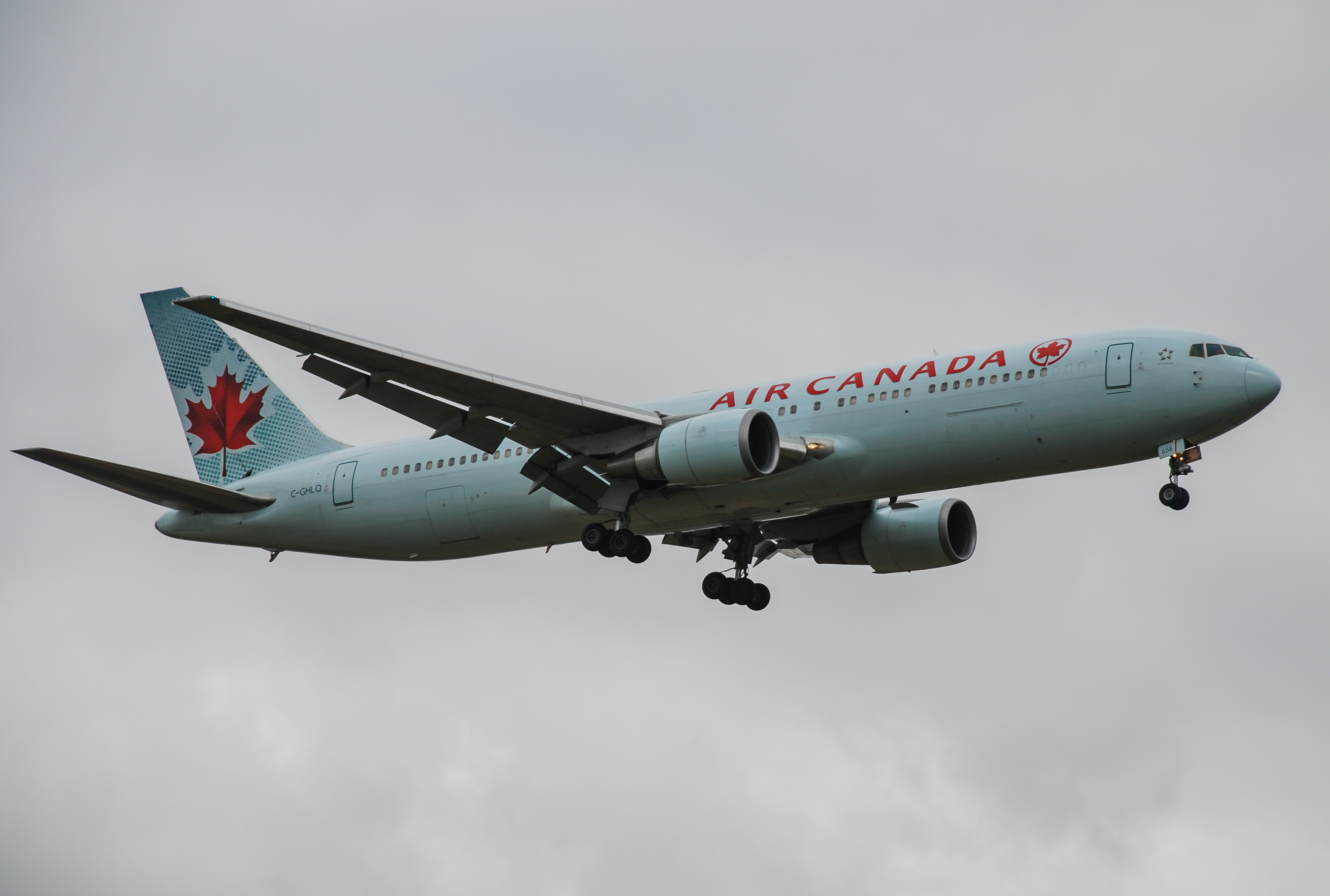 C-GHLQ/CGHLQ Air Canada Boeing 767-333ER Photo by Ayronautica - AVSpotters.com