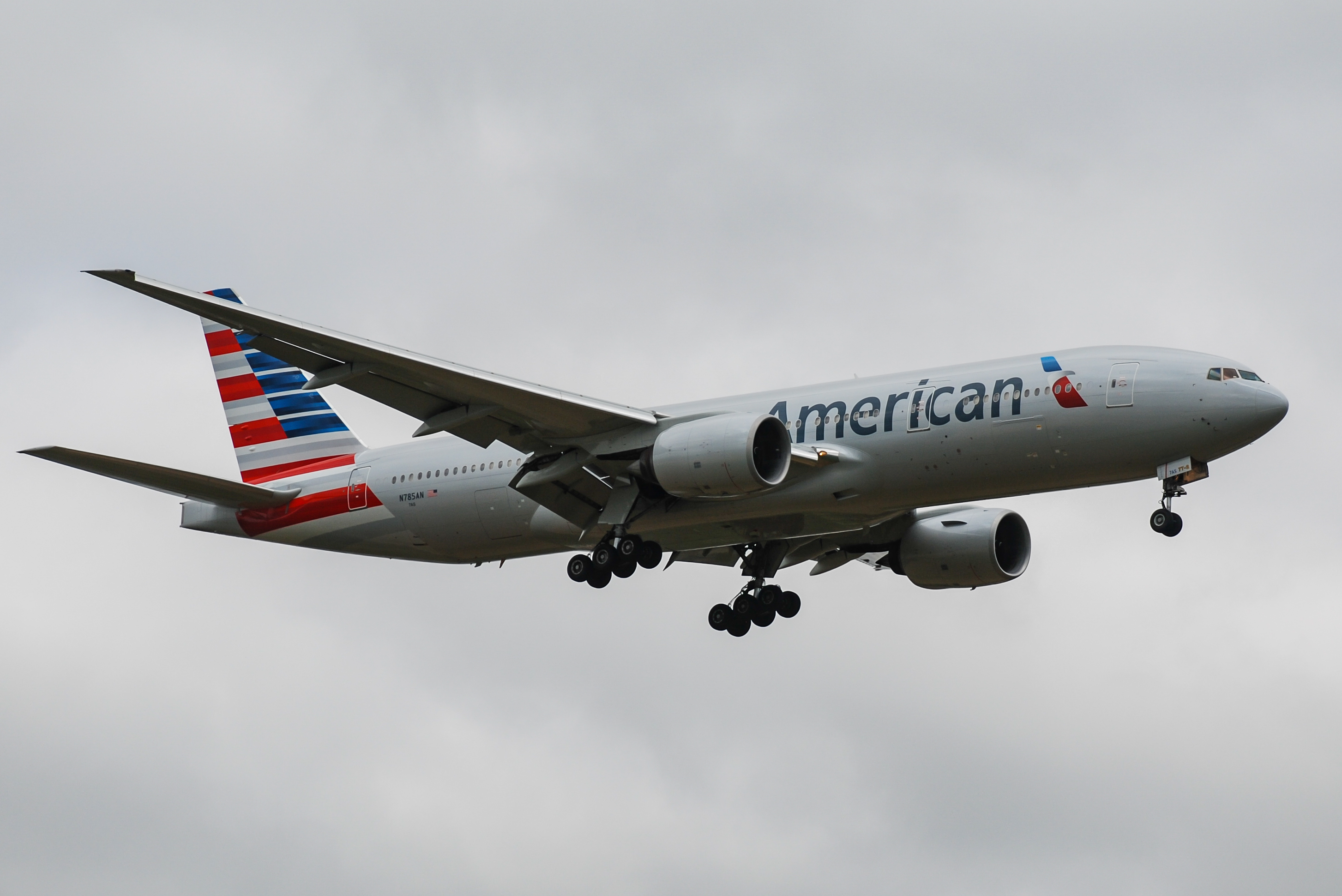 N785AN/N785AN American Airlines Boeing 777 Airframe Information - AVSpotters.com