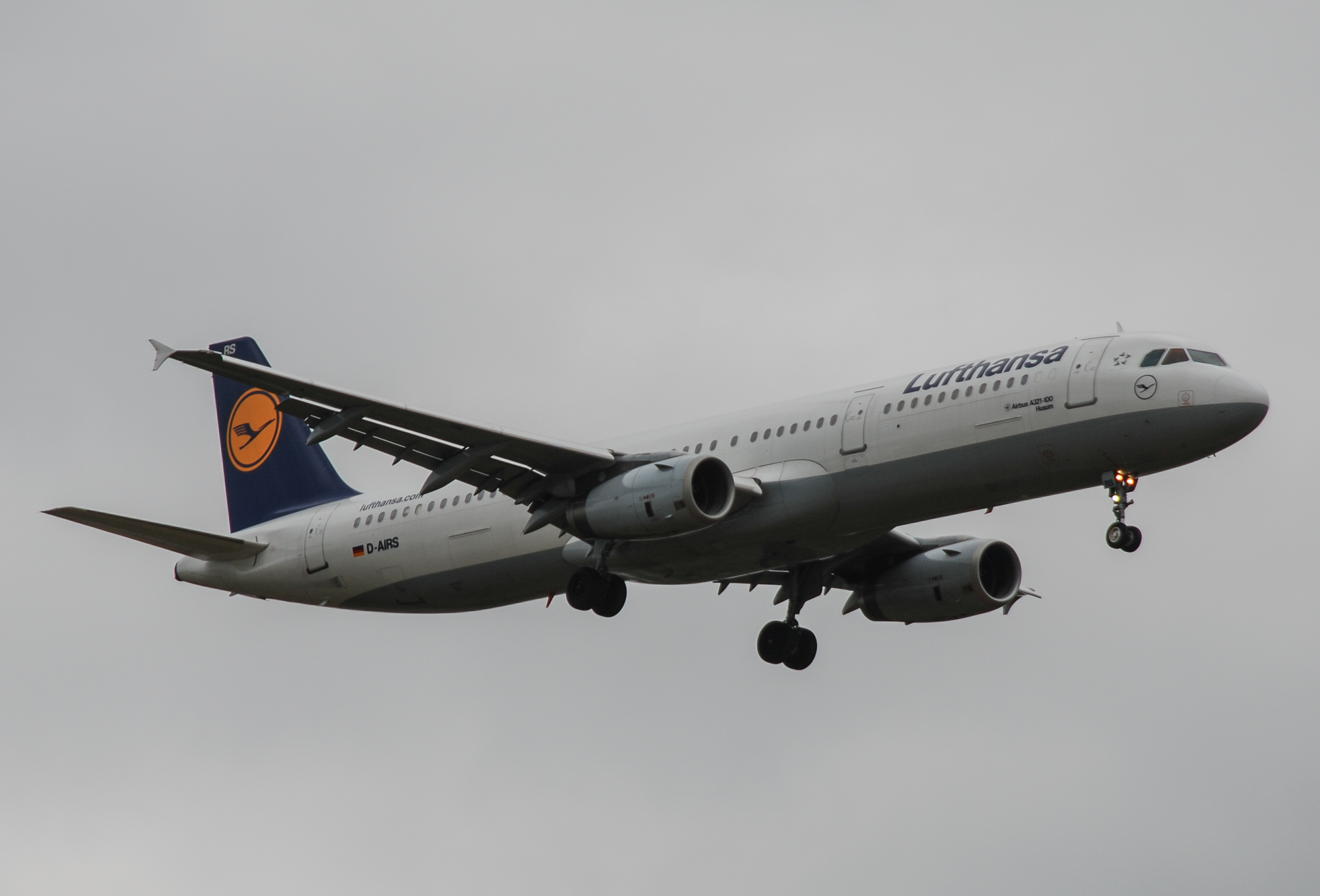 D-AIRS/DAIRS Lufthansa Airbus A321 Airframe Information - AVSpotters.com
