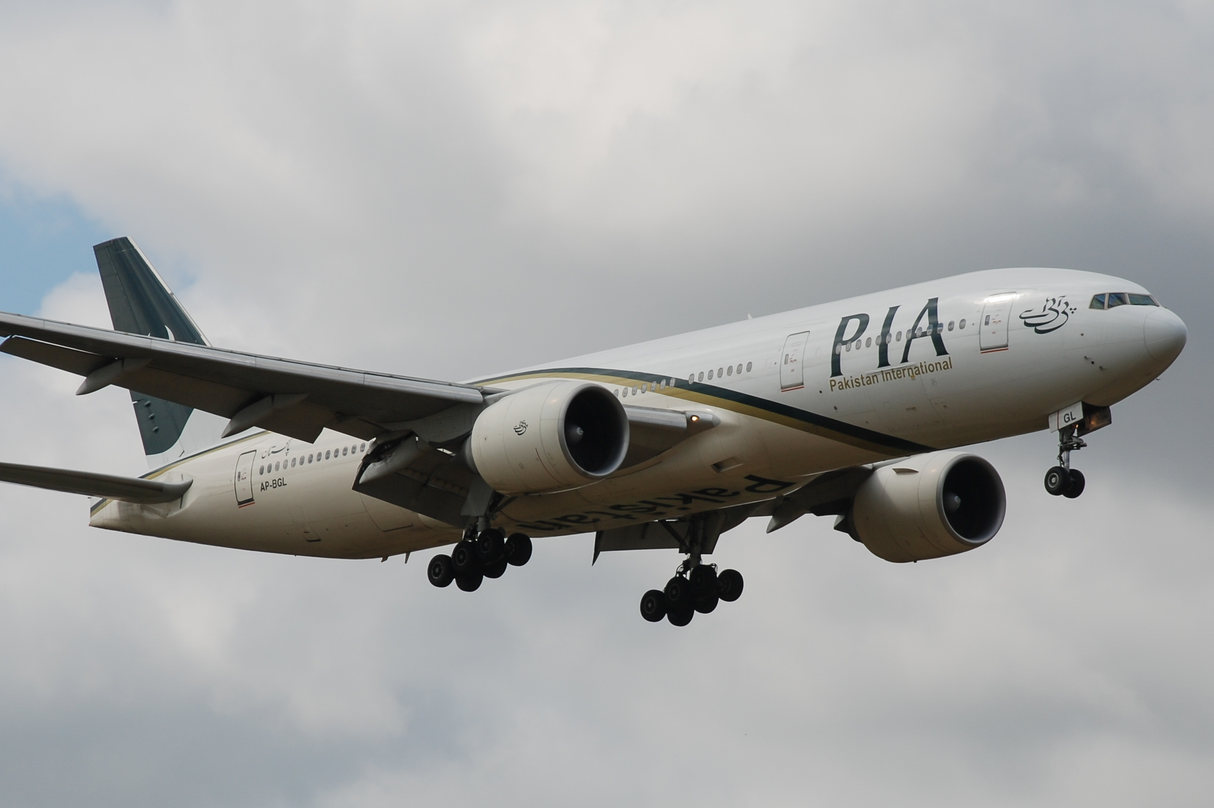 AP-BGL/APBGL Pakistan International Airlines Boeing 777 Airframe Information - AVSpotters.com