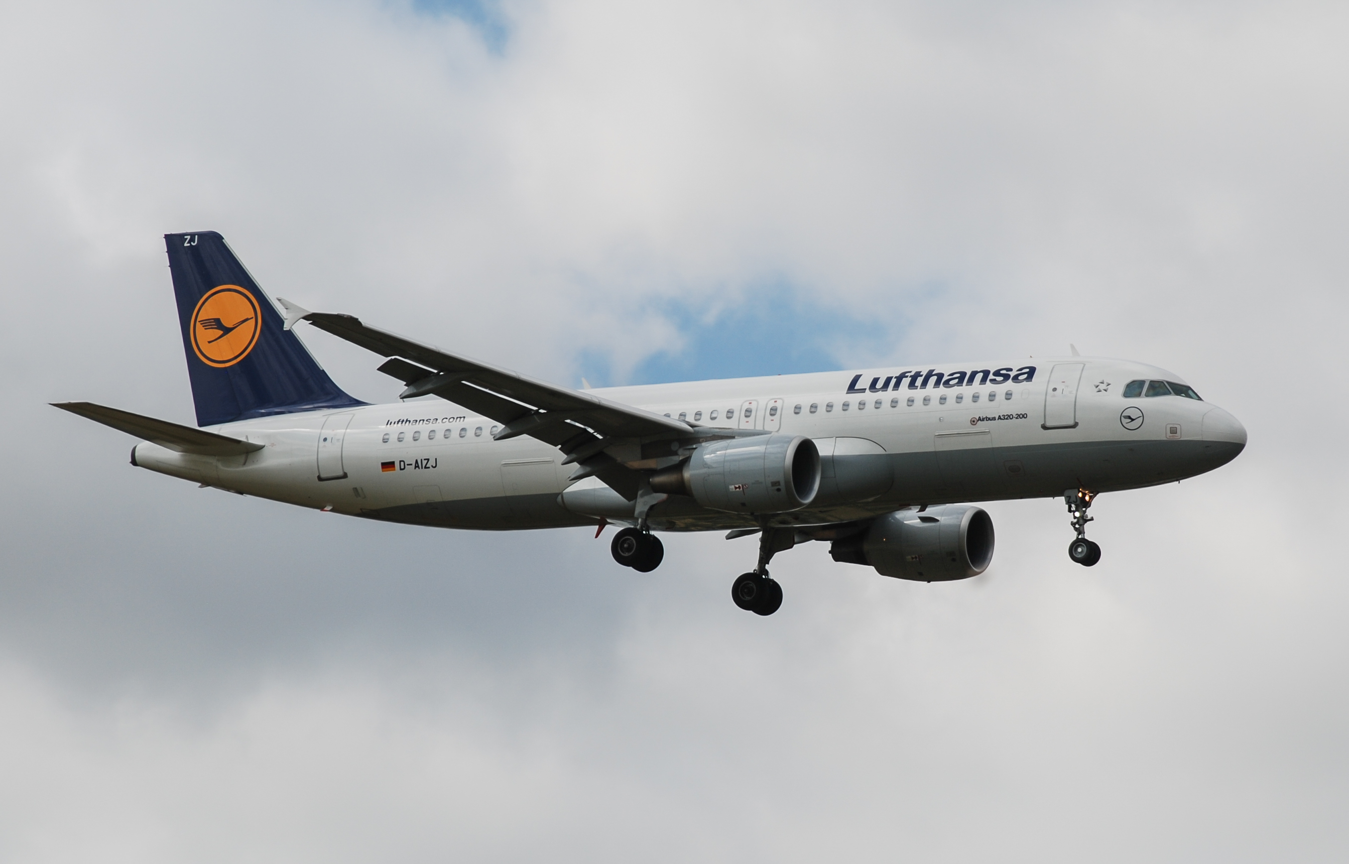 D-AIZJ/DAIZJ Lufthansa Airbus A320 Airframe Information - AVSpotters.com