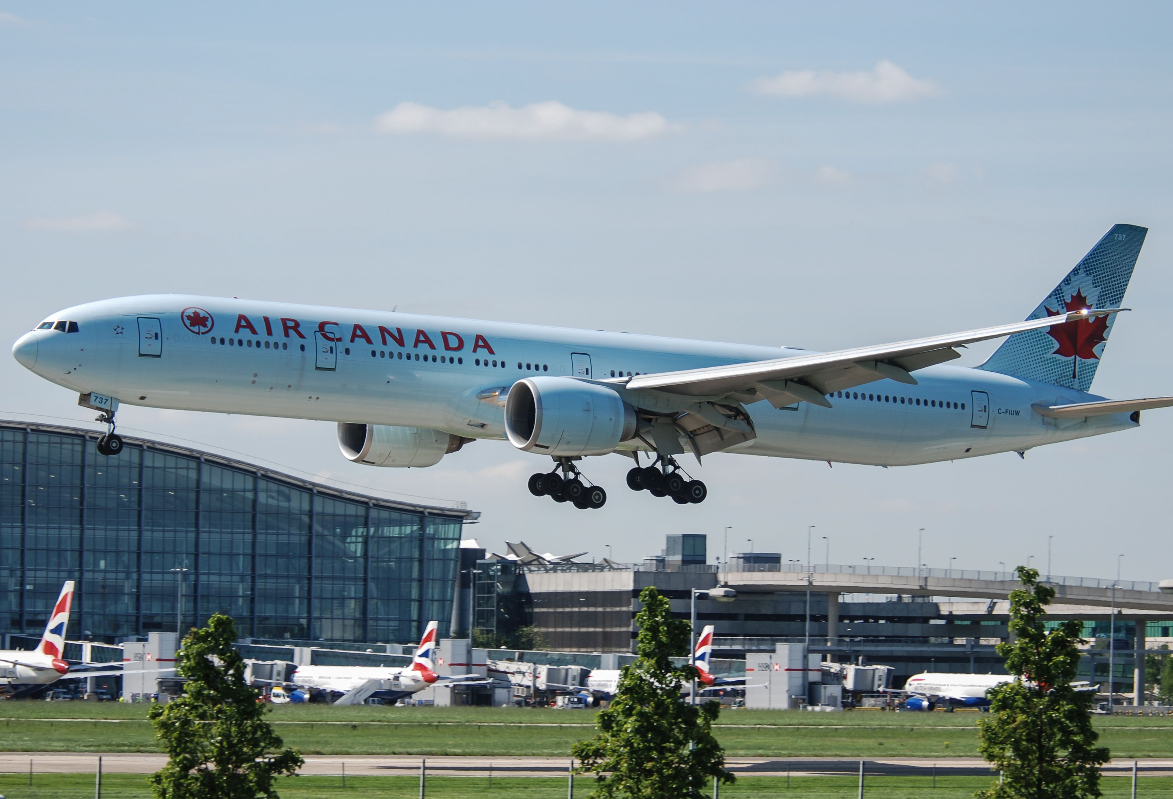 C-FIUW/CFIUW Air Canada Boeing 777-333ER Photo by Ayronautica - AVSpotters.com