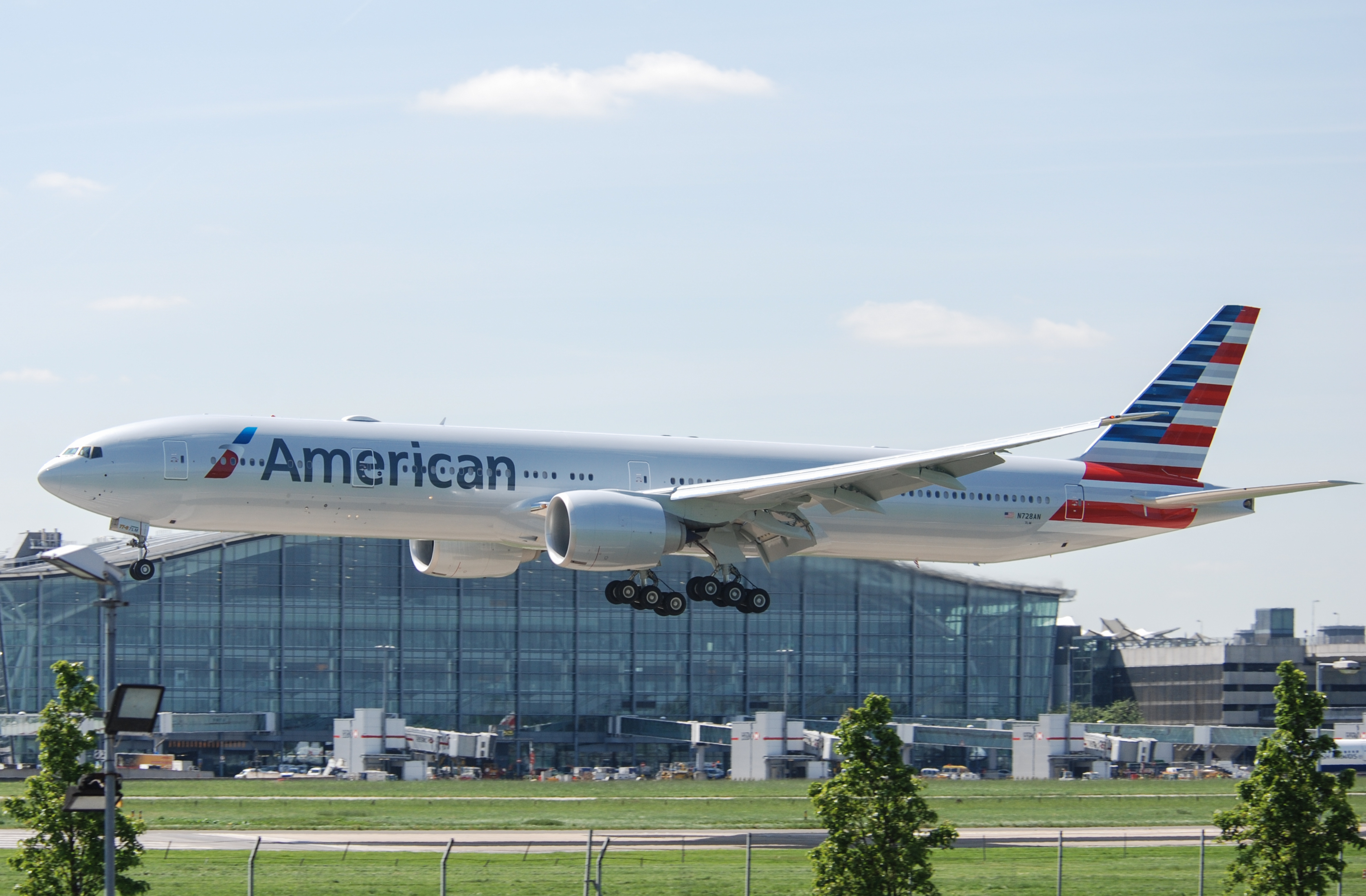 N728AN/N728AN American Airlines Boeing 777-323ER Photo by Ayronautica - AVSpotters.com