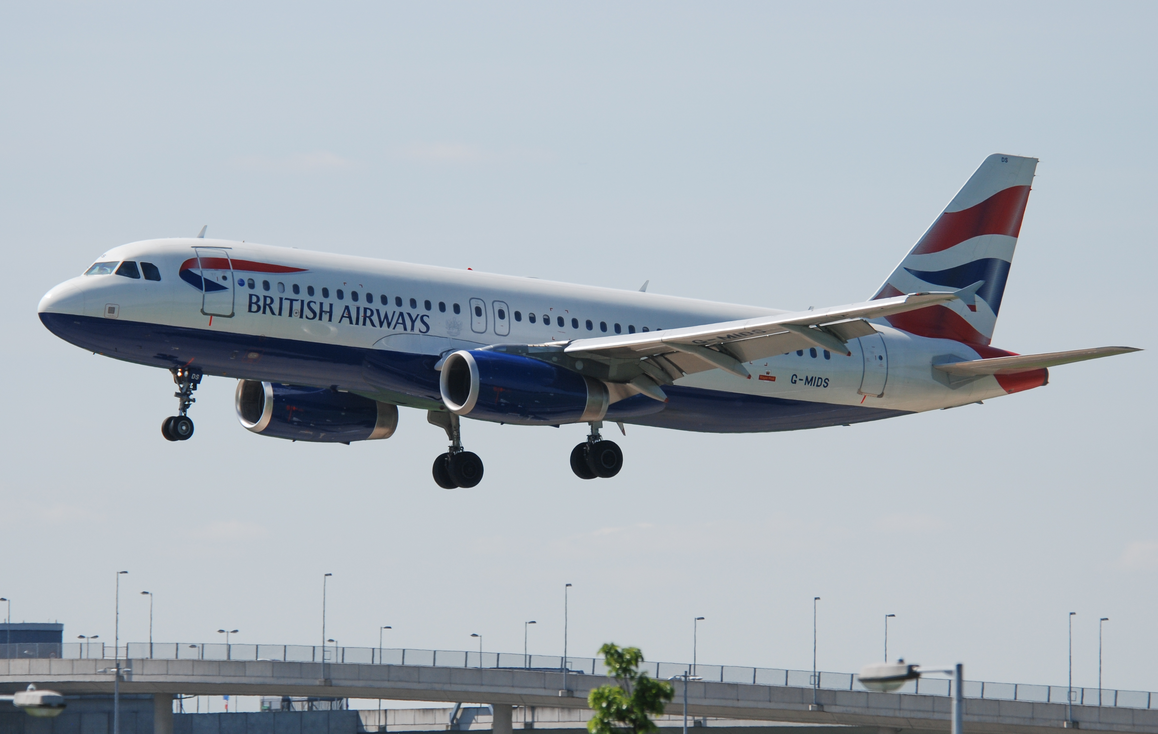 G-MIDS/GMIDS British Airways Airbus A320-232 Photo by Ayronautica - AVSpotters.com