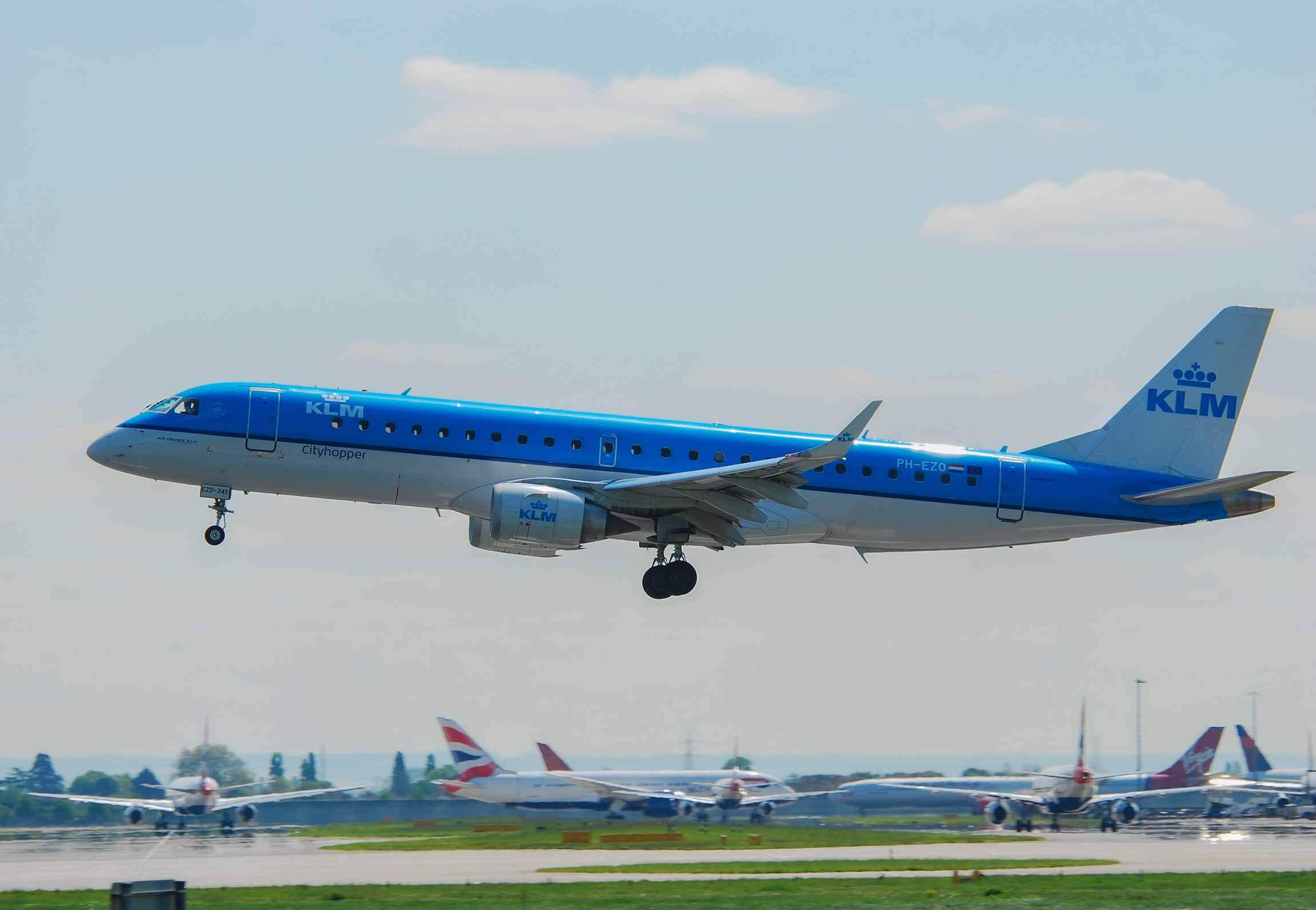 PH-EZO/PHEZO KLM Cityhopper Embraer ERJ-190STD Photo by Ayronautica - AVSpotters.com