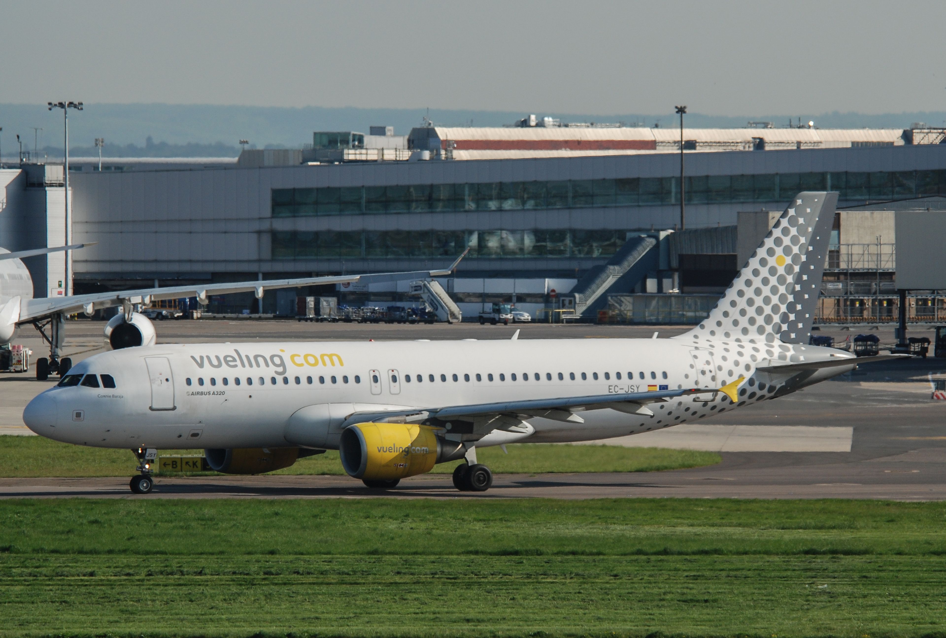 EC-JSY/ECJSY Vueling Airlines Airbus A320 Airframe Information - AVSpotters.com