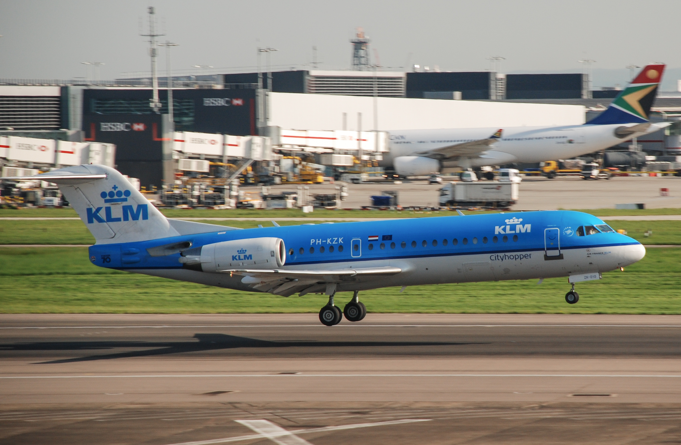 5Y-JWF/5YJWF Fly-Ade Airlines Fokker 70 Airframe Information - AVSpotters.com