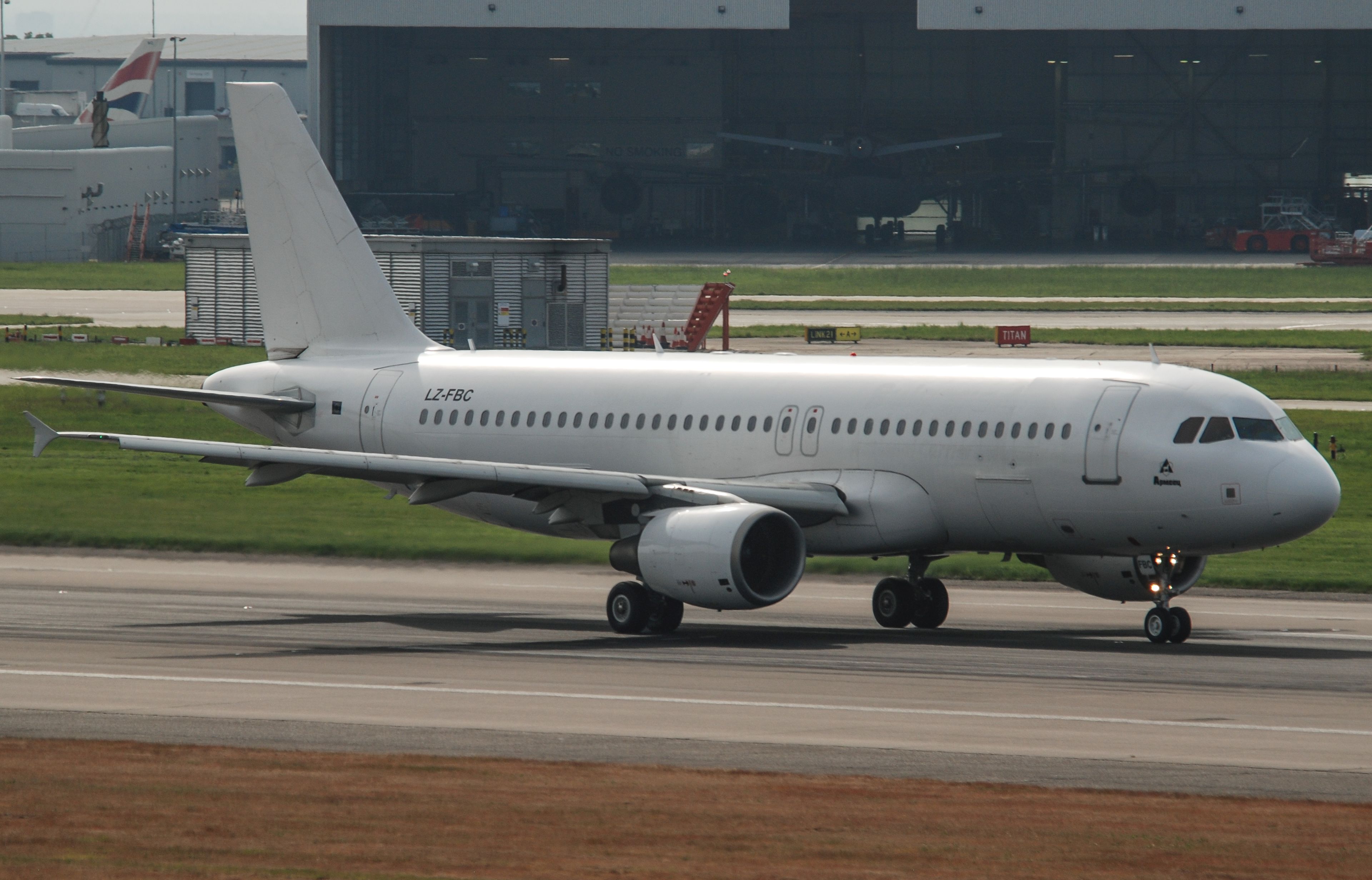 LZ-LAH/LZLAH European Air Charter (Bulgaria) Airbus A320 Airframe Information - AVSpotters.com