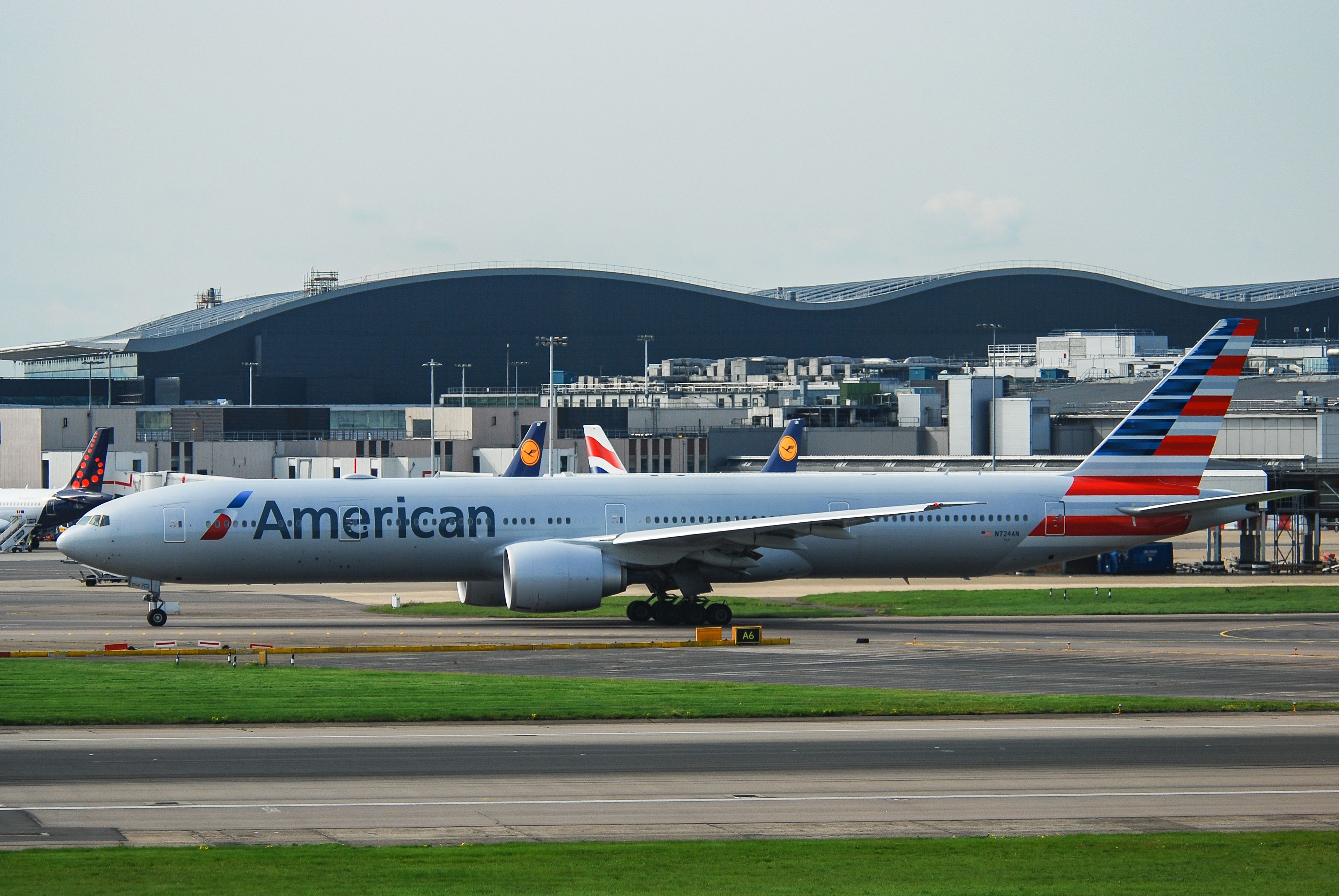 N724AN/N724AN American Airlines Boeing 777-323ER Photo by Ayronautica - AVSpotters.com