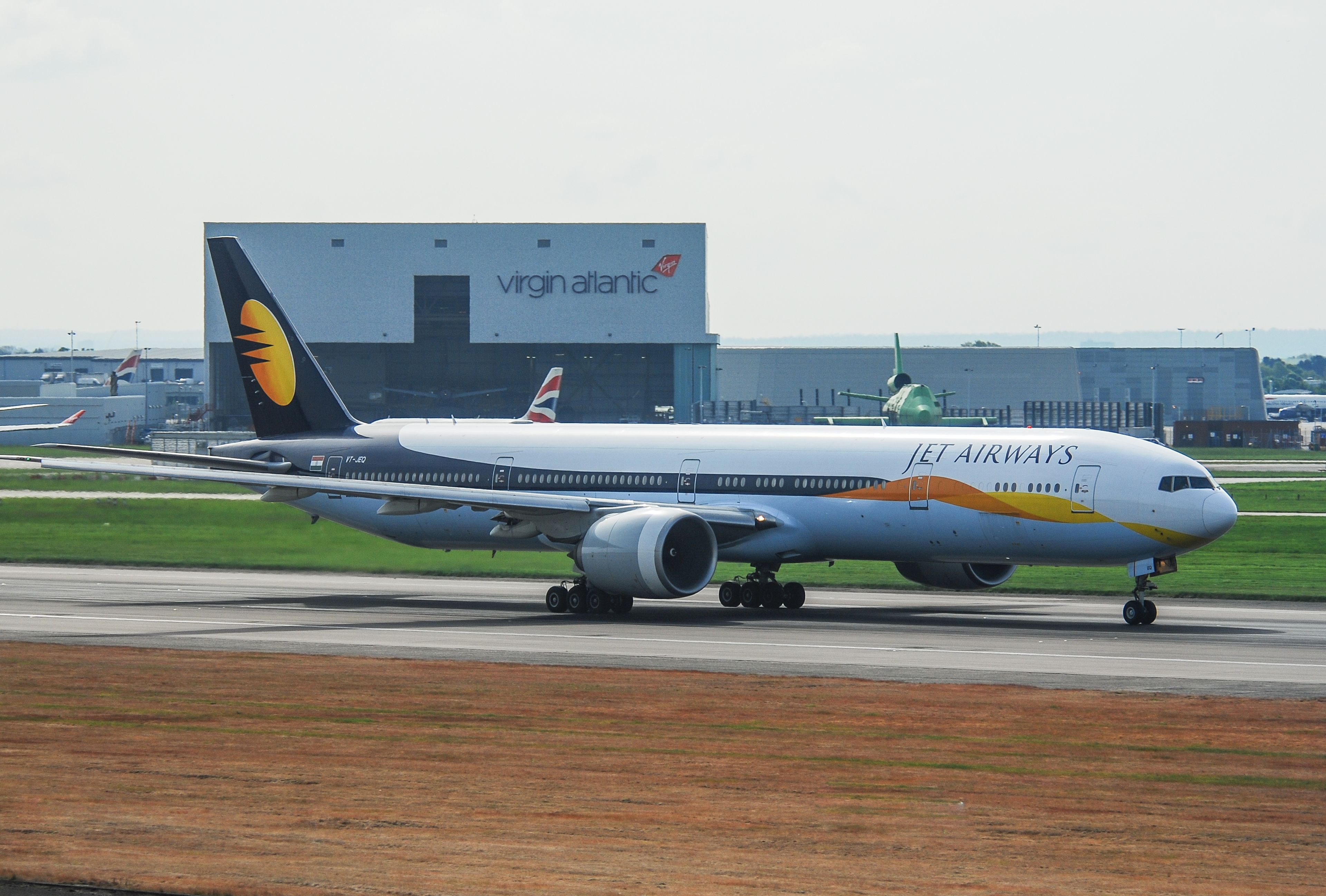 VT-JEQ/VTJEQ Jet Airways Boeing 777-35RER Photo by Ayronautica - AVSpotters.com