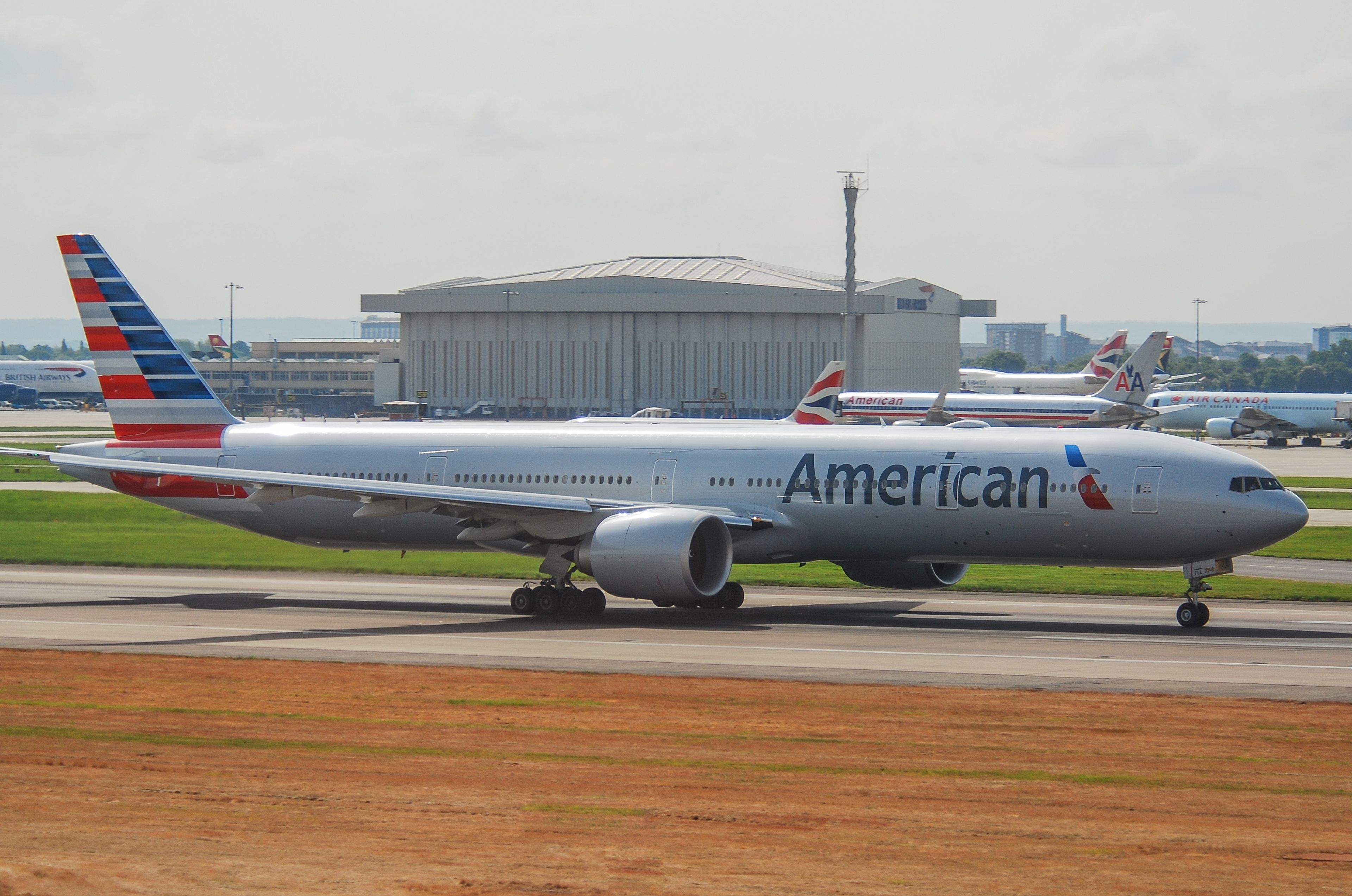 N727AN/N727AN American Airlines Boeing 777-323ER Photo by Ayronautica - AVSpotters.com