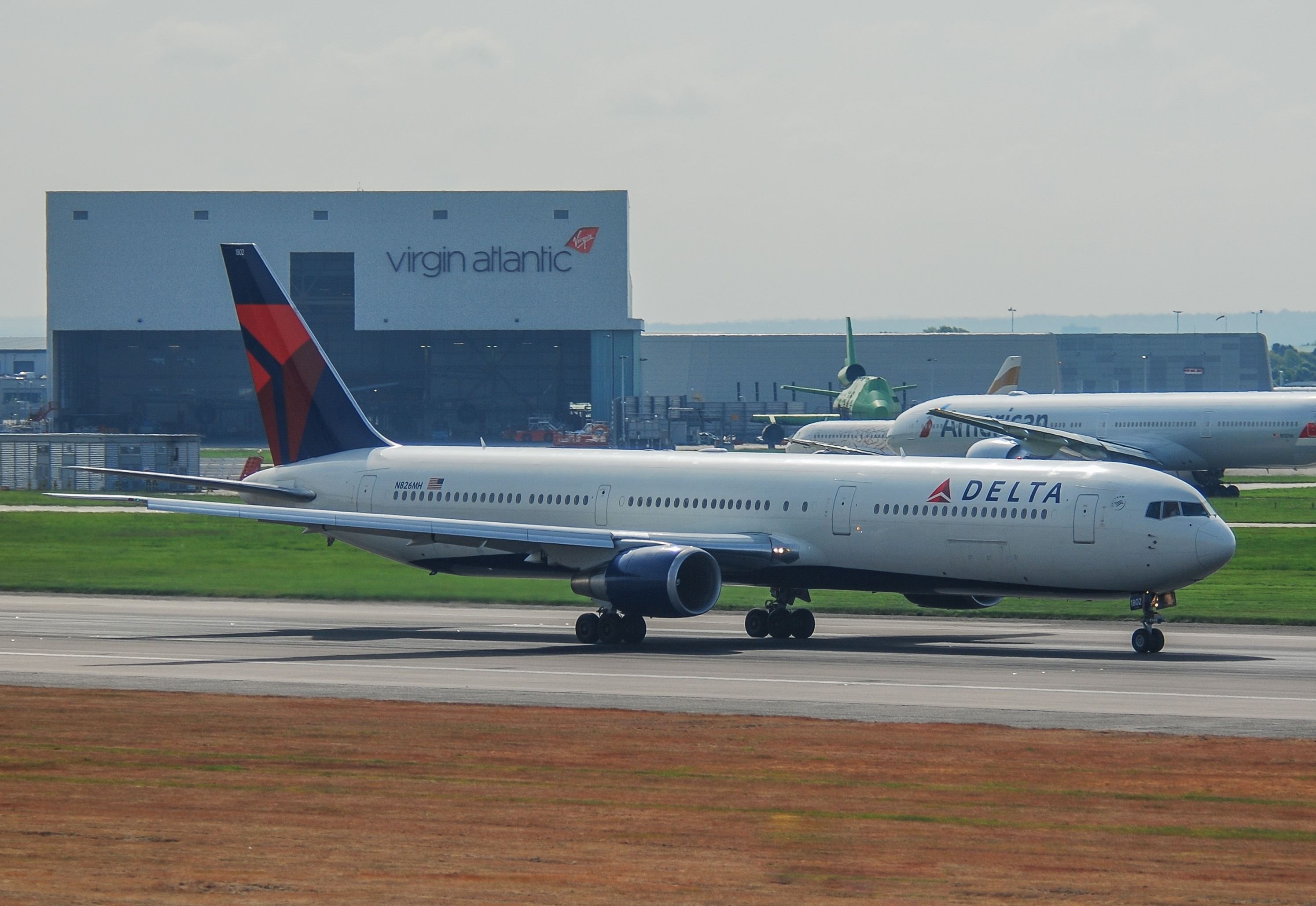 N826MH/N826MH Delta Air Lines Boeing 767-432ER Photo by Ayronautica - AVSpotters.com