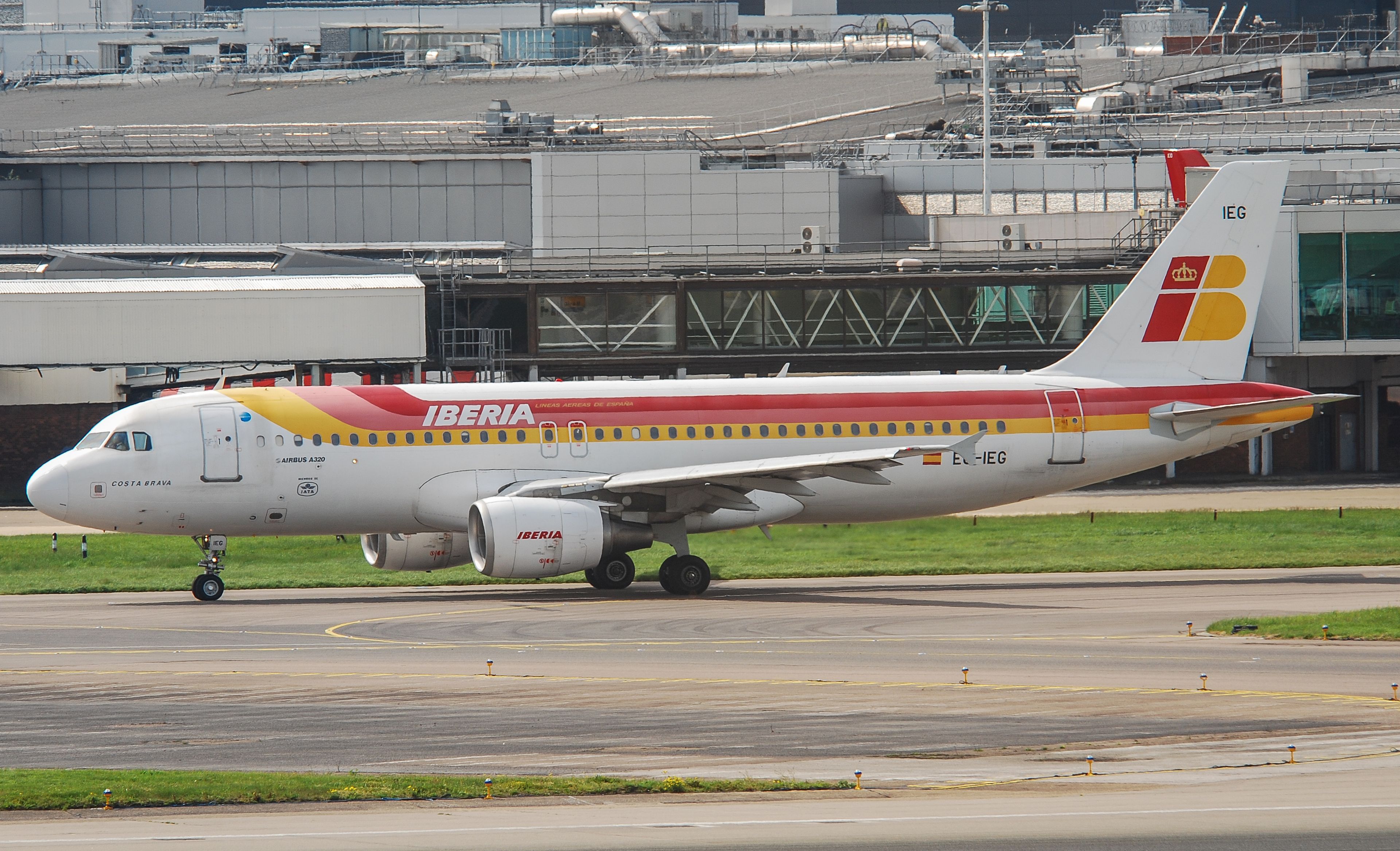 EC-IEG/ECIEG Iberia Airbus A320-214 Photo by Ayronautica - AVSpotters.com