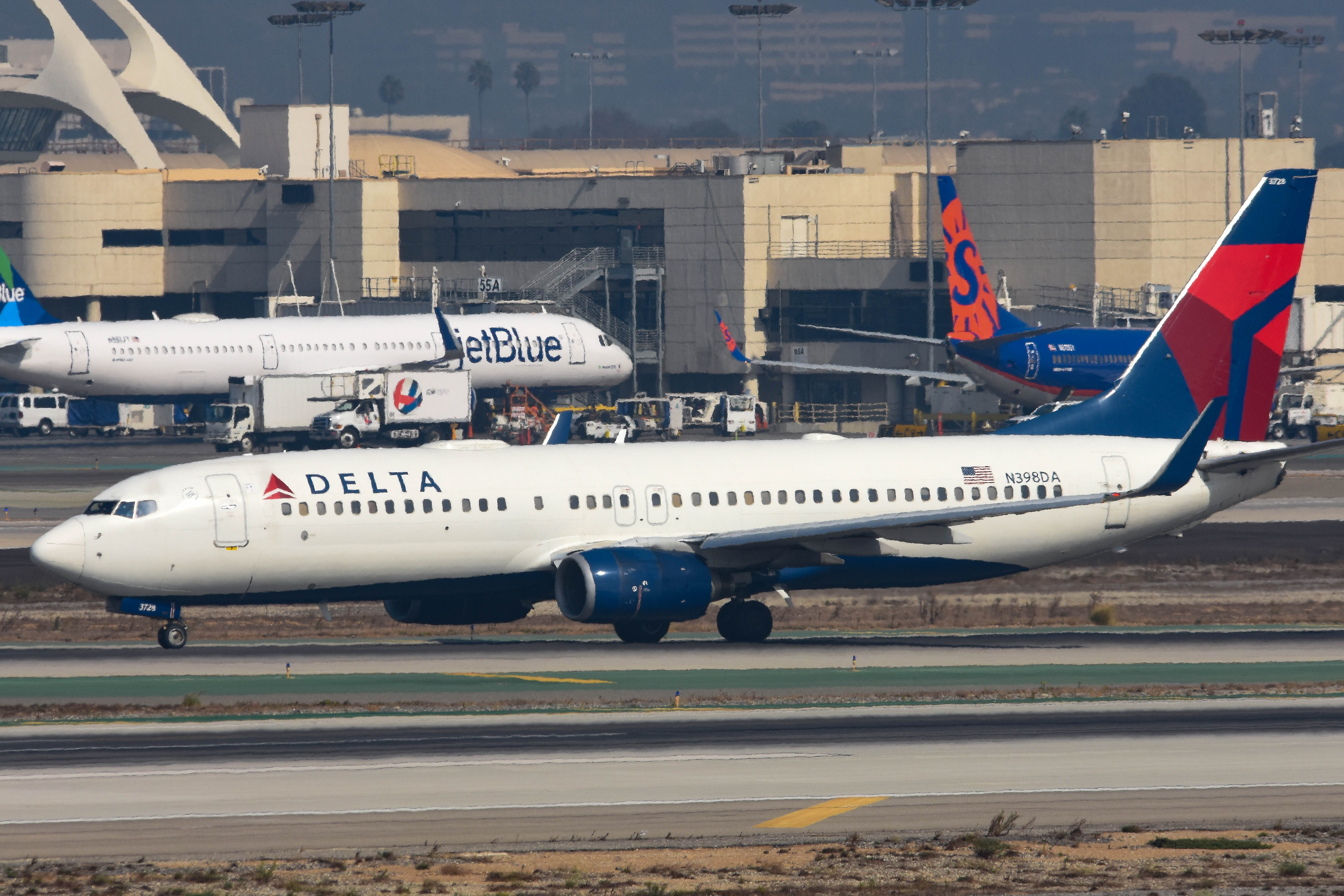 N398DA/N398DA Delta Air Lines Boeing 737-832(WL) Photo by colinw - AVSpotters.com