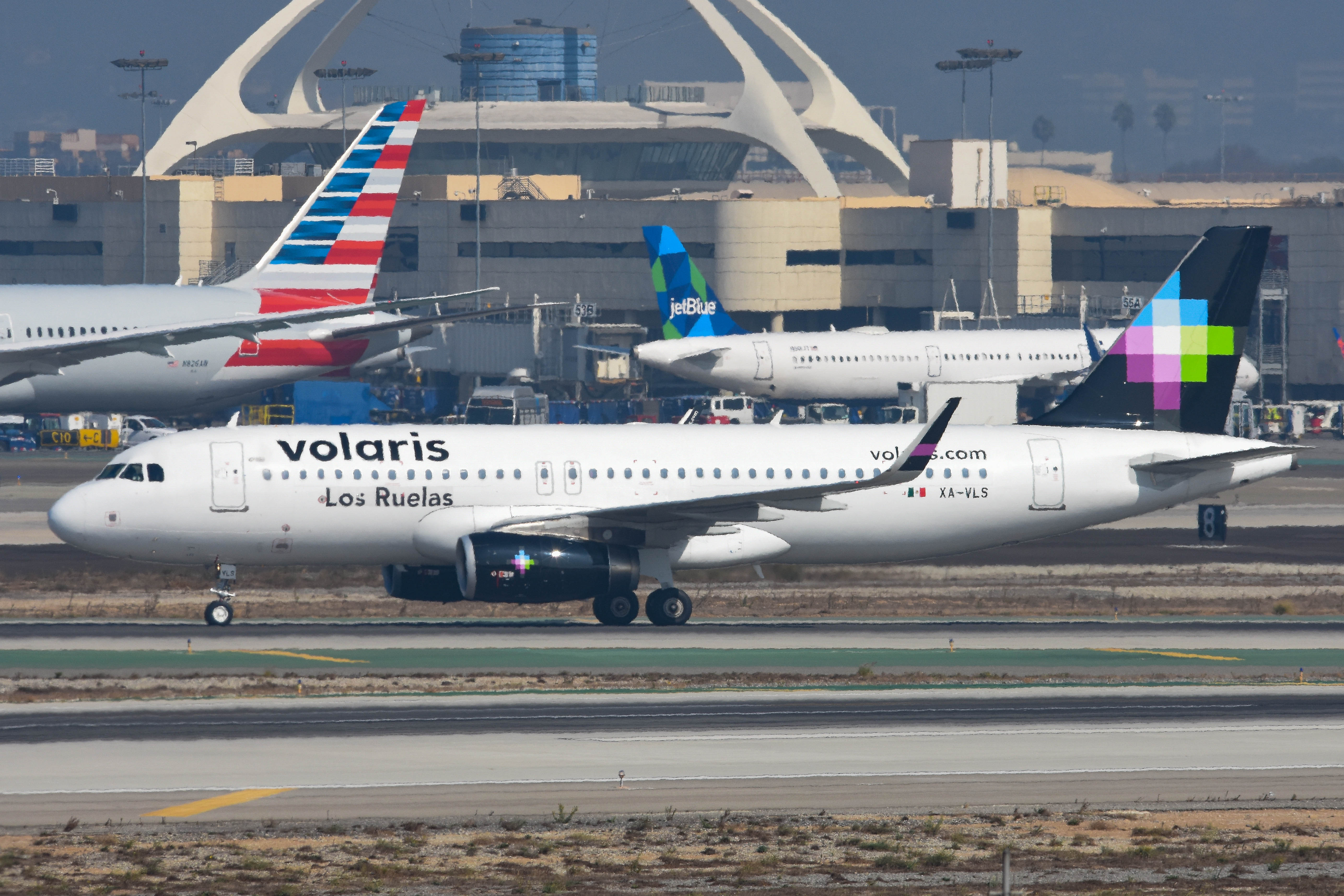 XA-VLS/XAVLS Volaris Airbus A320-233(SL) Photo by colinw - AVSpotters.com