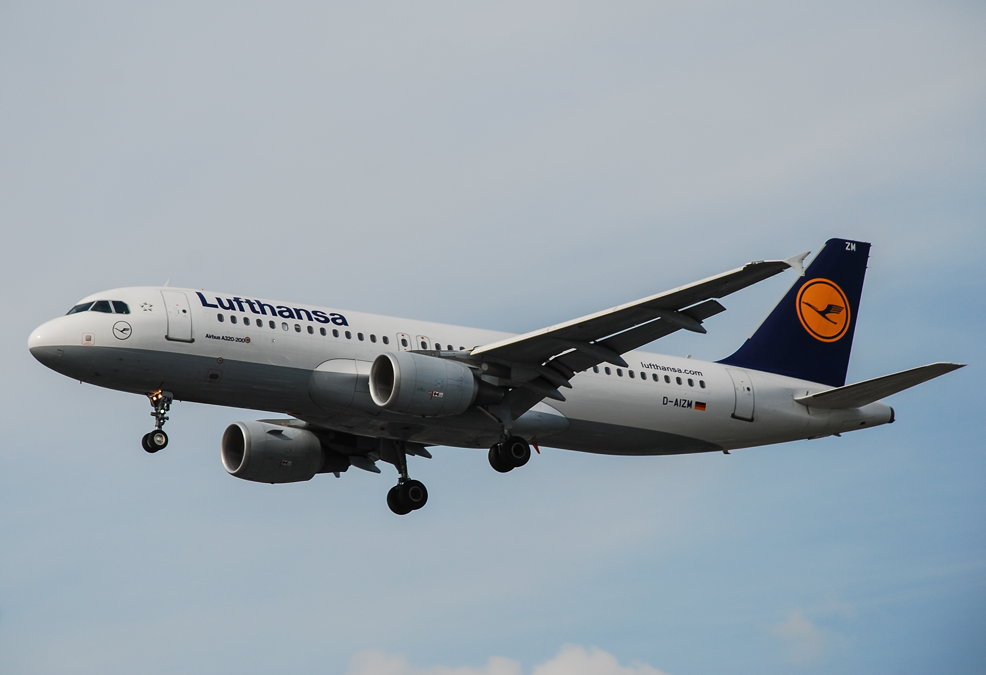 D-AIZM/DAIZM Lufthansa Airbus A320 Airframe Information - AVSpotters.com
