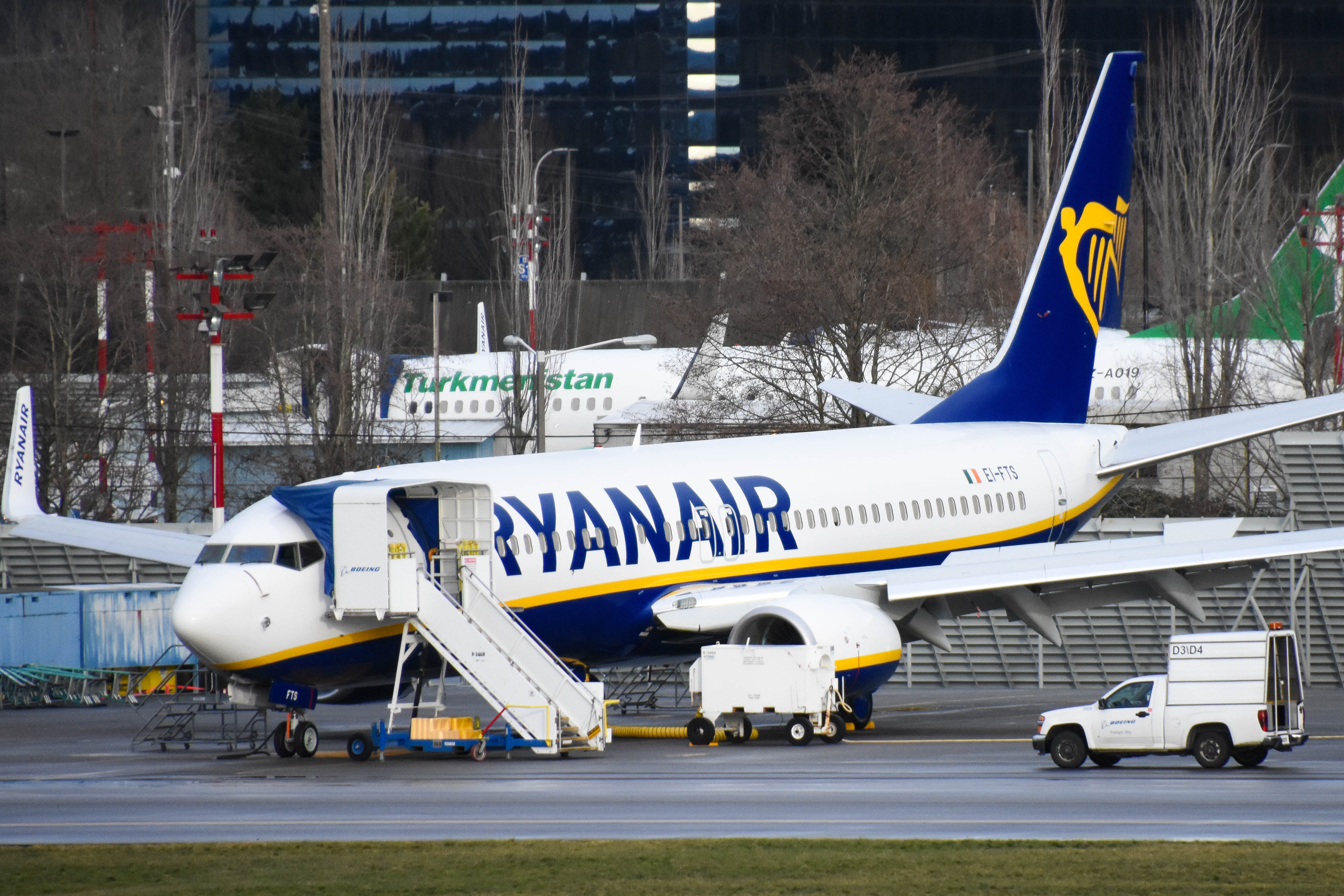 EI-FTS/EIFTS Ryanair Boeing 737-8AS(WL) Photo by colinw - AVSpotters.com