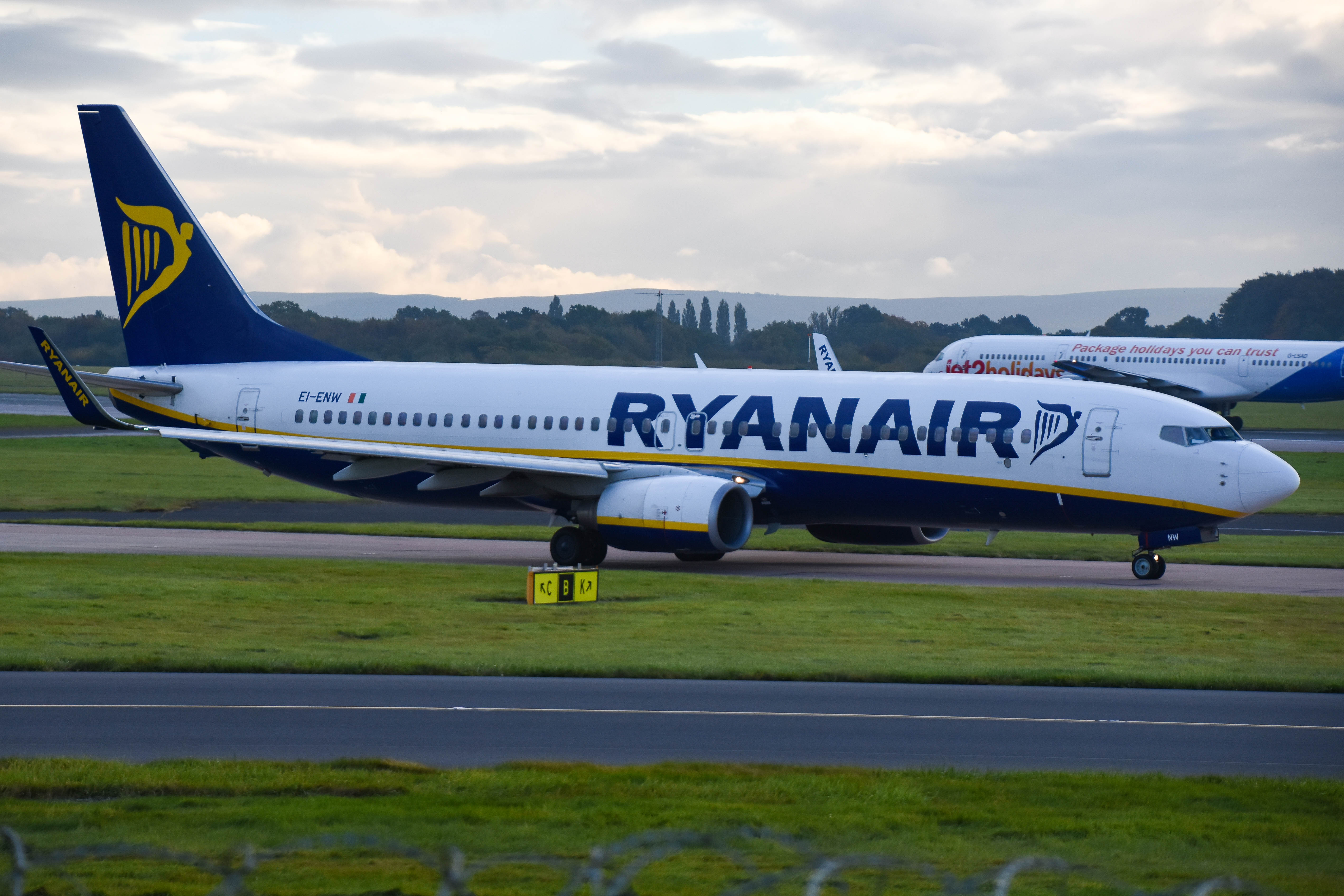 EI-ENW/EIENW Ryanair Boeing 737-8AS(WL) Photo by colinw - AVSpotters.com