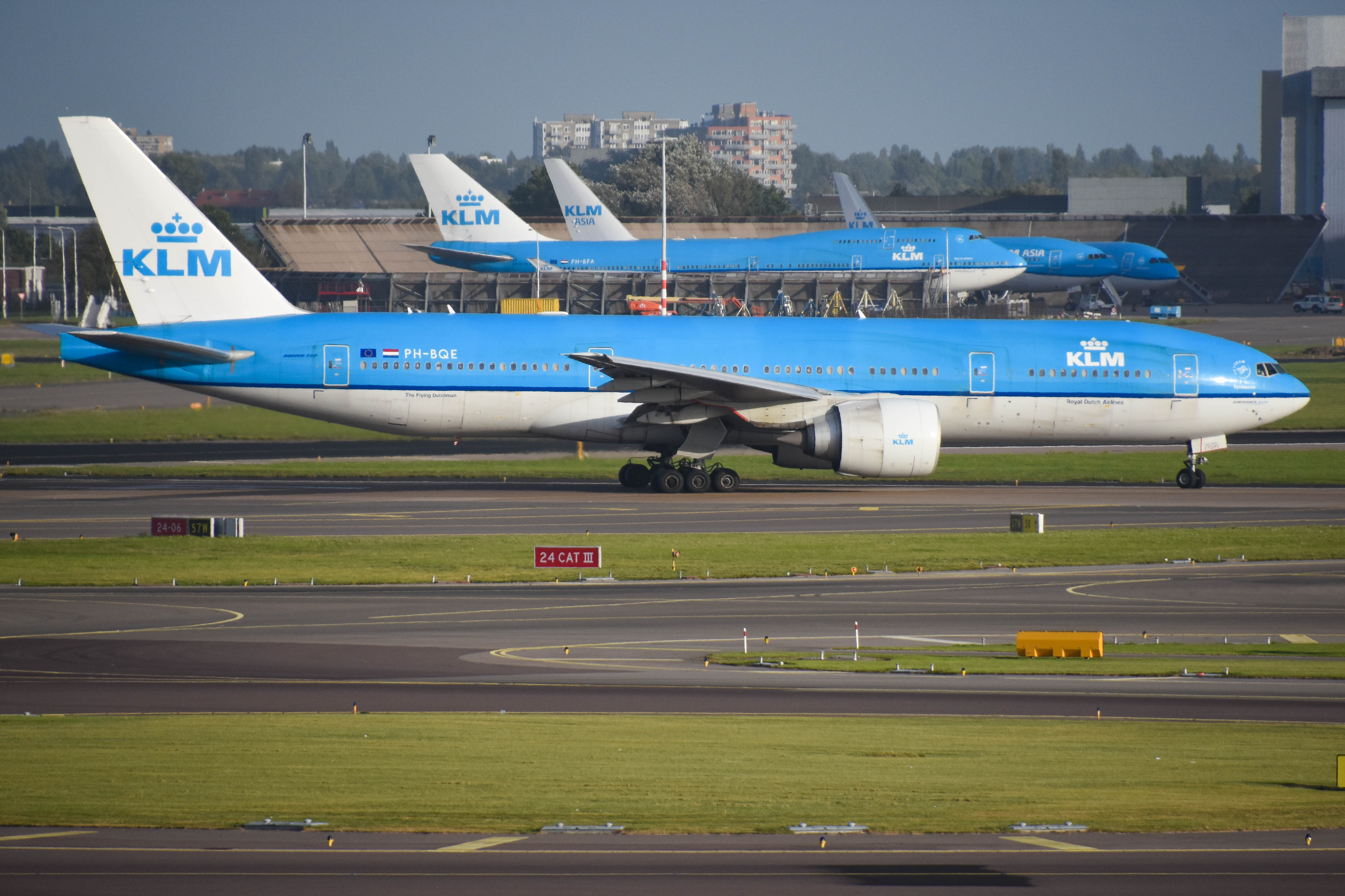 PH-BQE/PHBQE KLM Royal Dutch Airlines Boeing 777-206ER Photo by colinw - AVSpotters.com