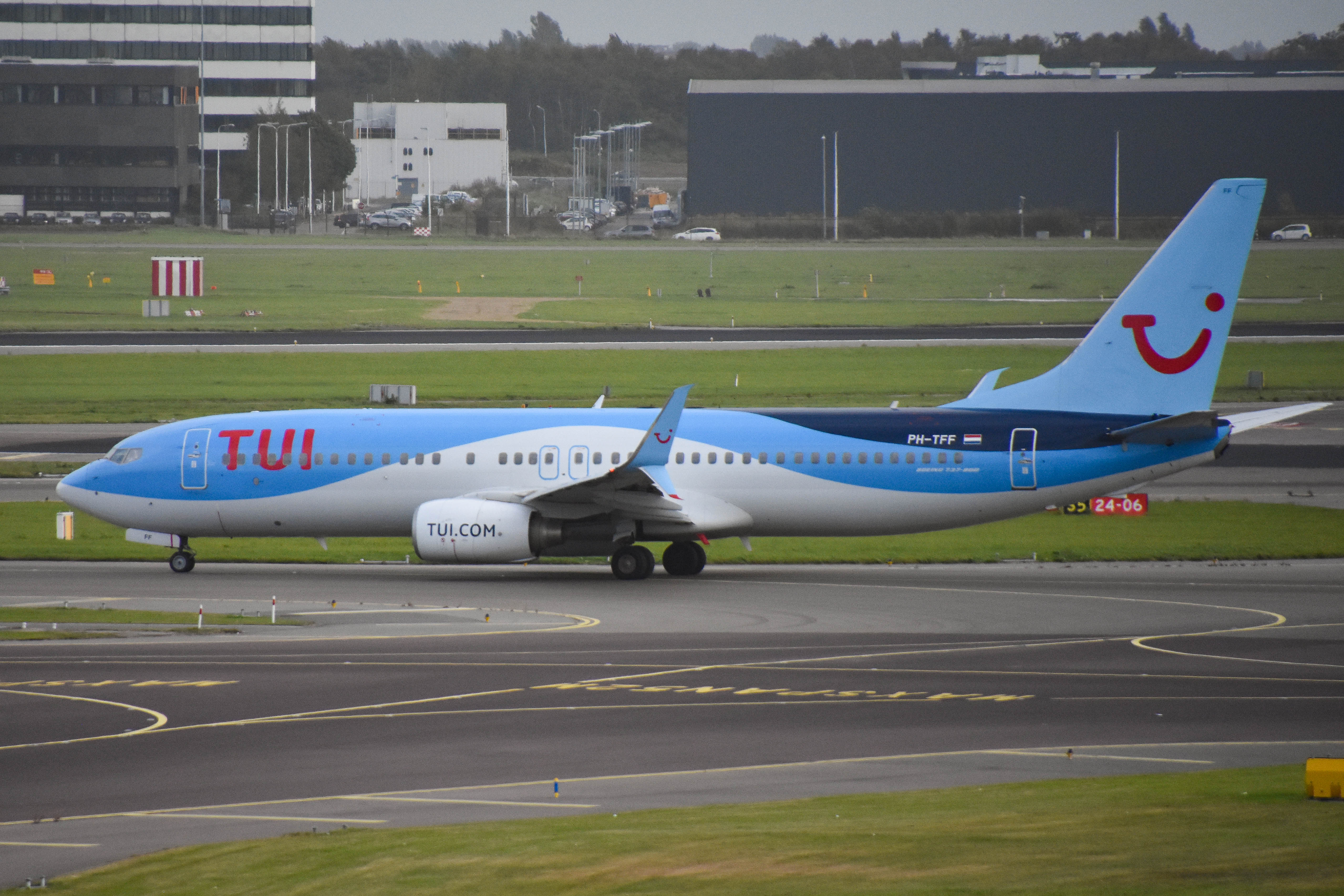PH-TFF/PHTFF TUI Airlines Netherlands Boeing 737-86N(WL) Photo by colinw - AVSpotters.com