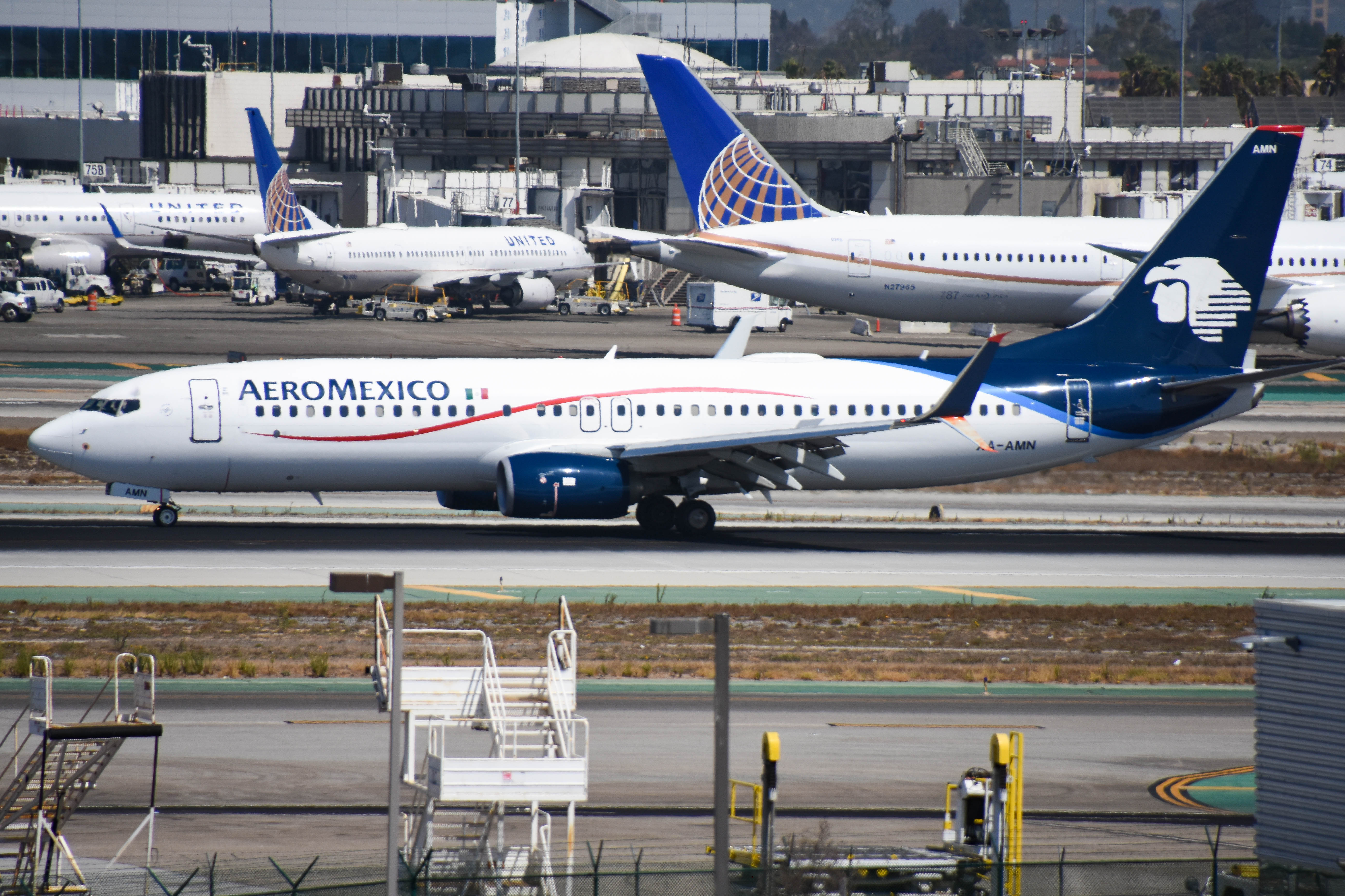 XA-AMN/XAAMN Aeromexico Boeing 737-852(WL) Photo by colinw - AVSpotters.com