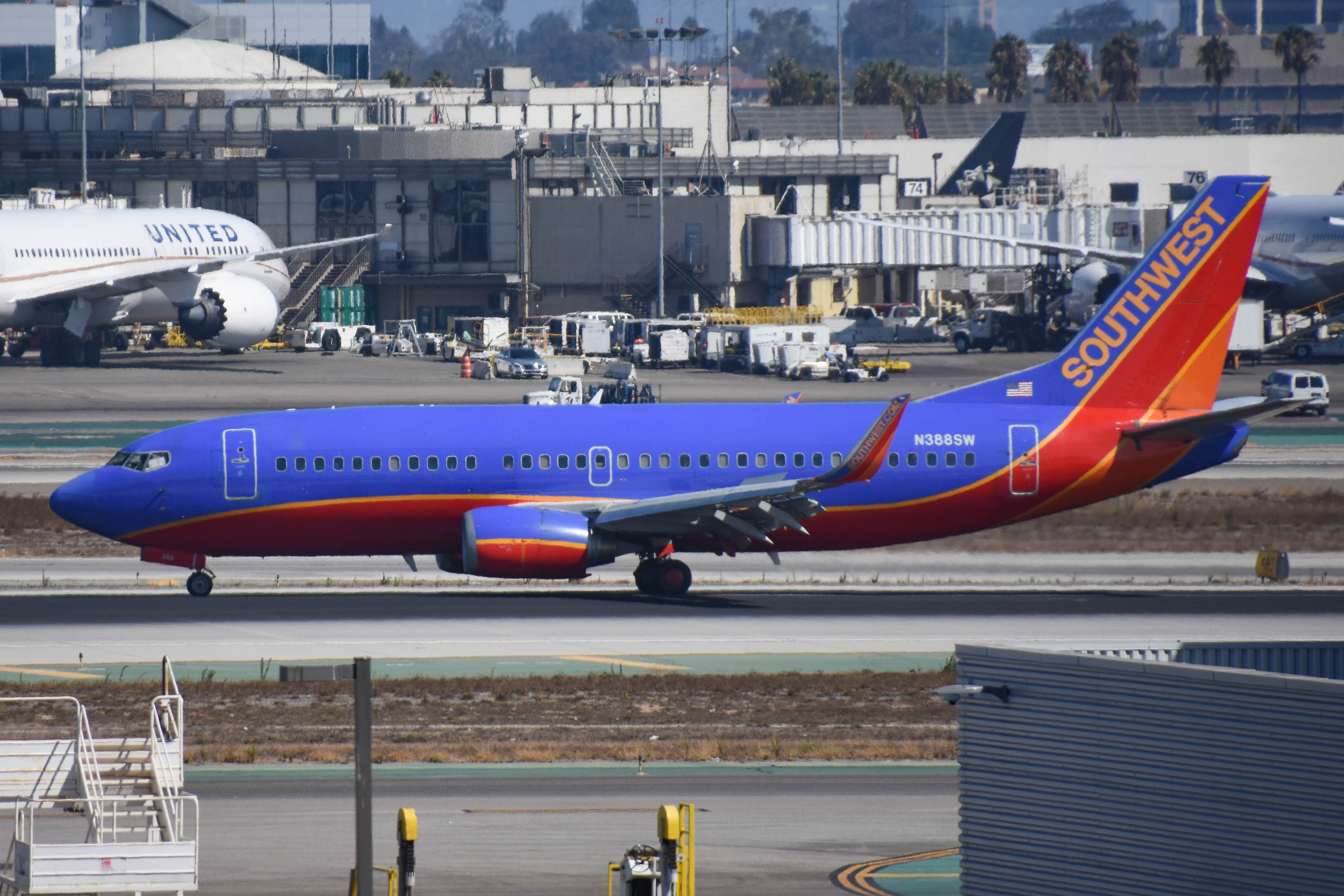 N388SW/N388SW Southwest Airlines Boeing 737-3H4(WL) Photo by colinw - AVSpotters.com