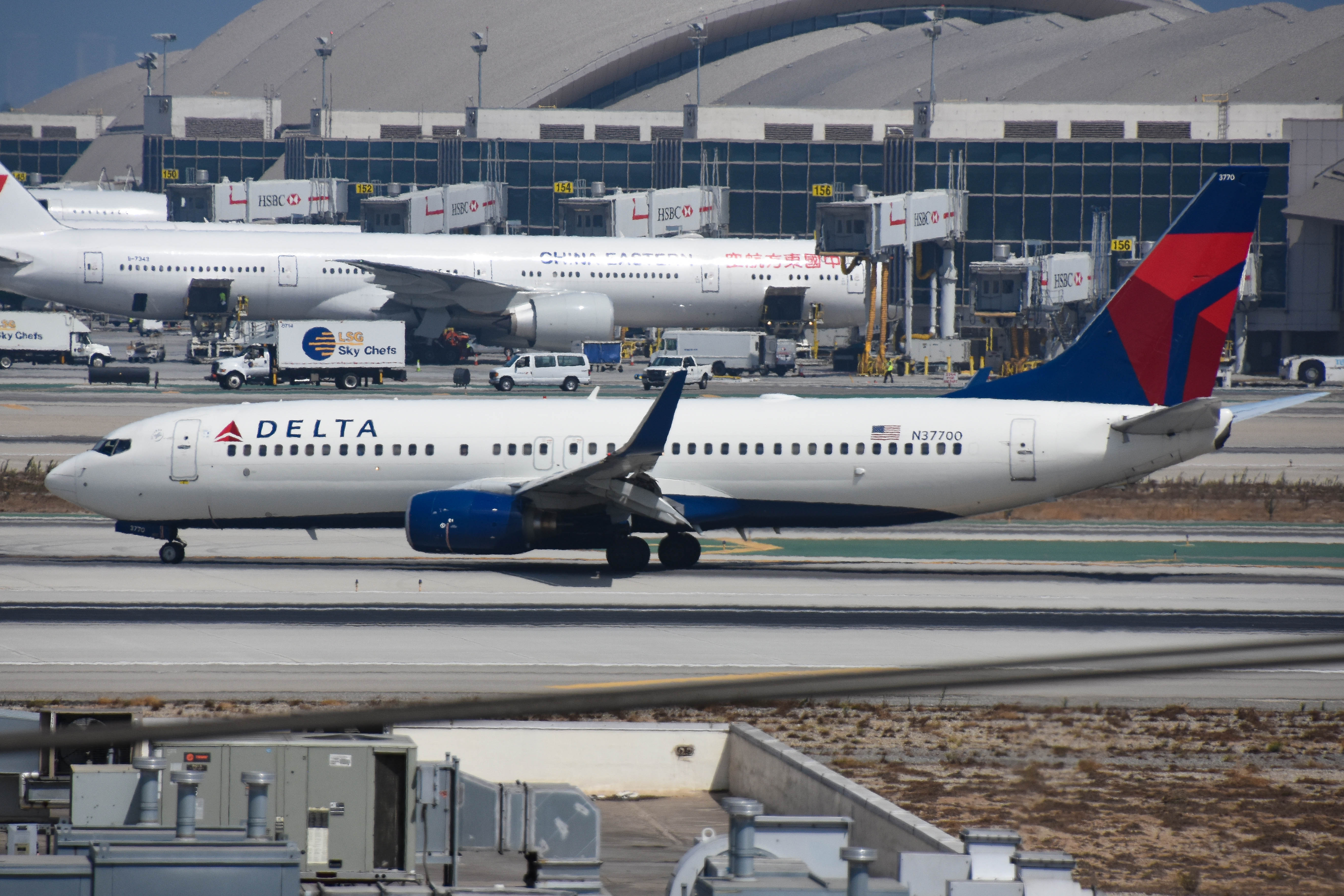 N37700/N37700 Delta Air Lines Boeing 737-832(WL) Photo by colinw - AVSpotters.com