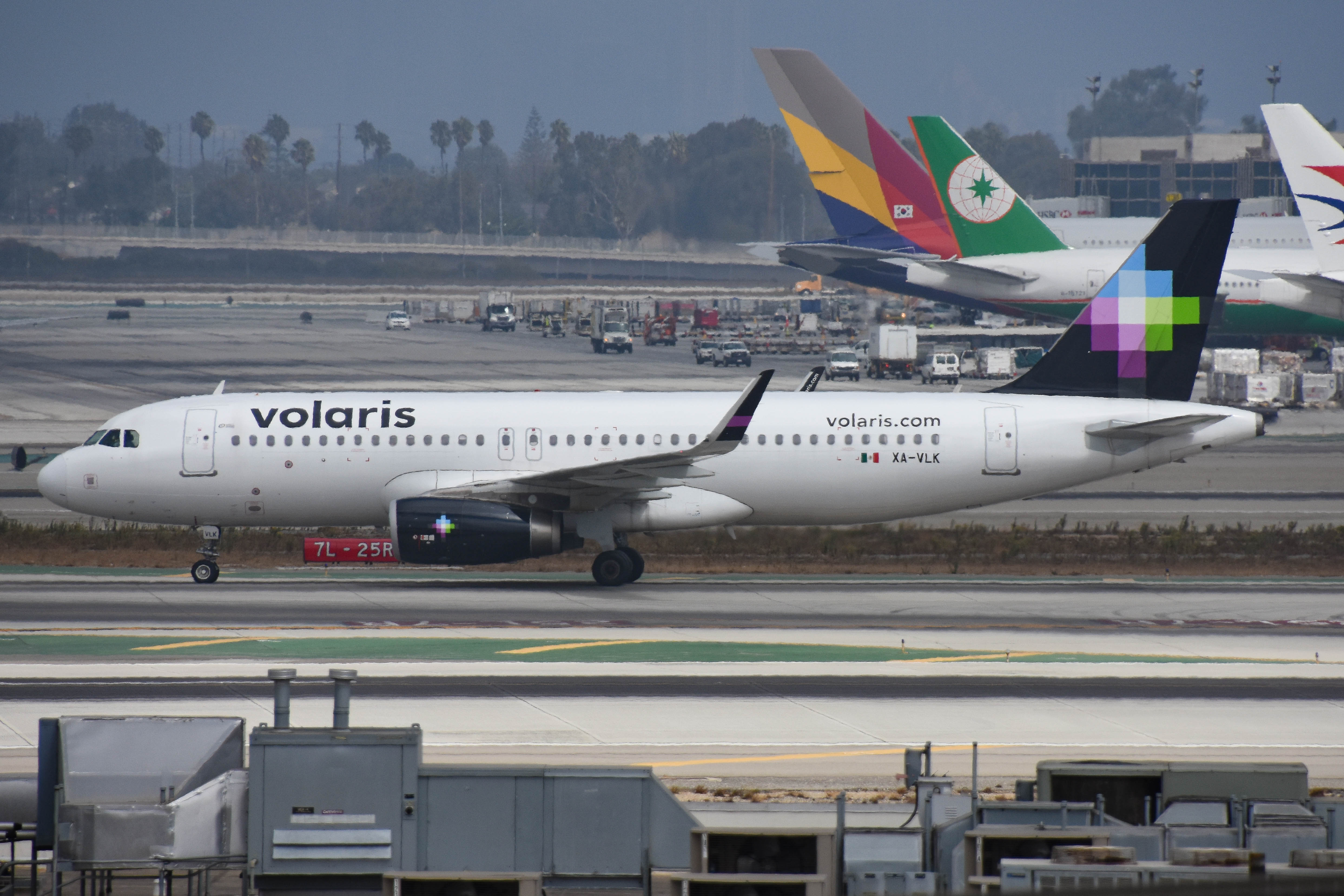 XA-VLK/XAVLK Volaris Airbus A320 Airframe Information - AVSpotters.com