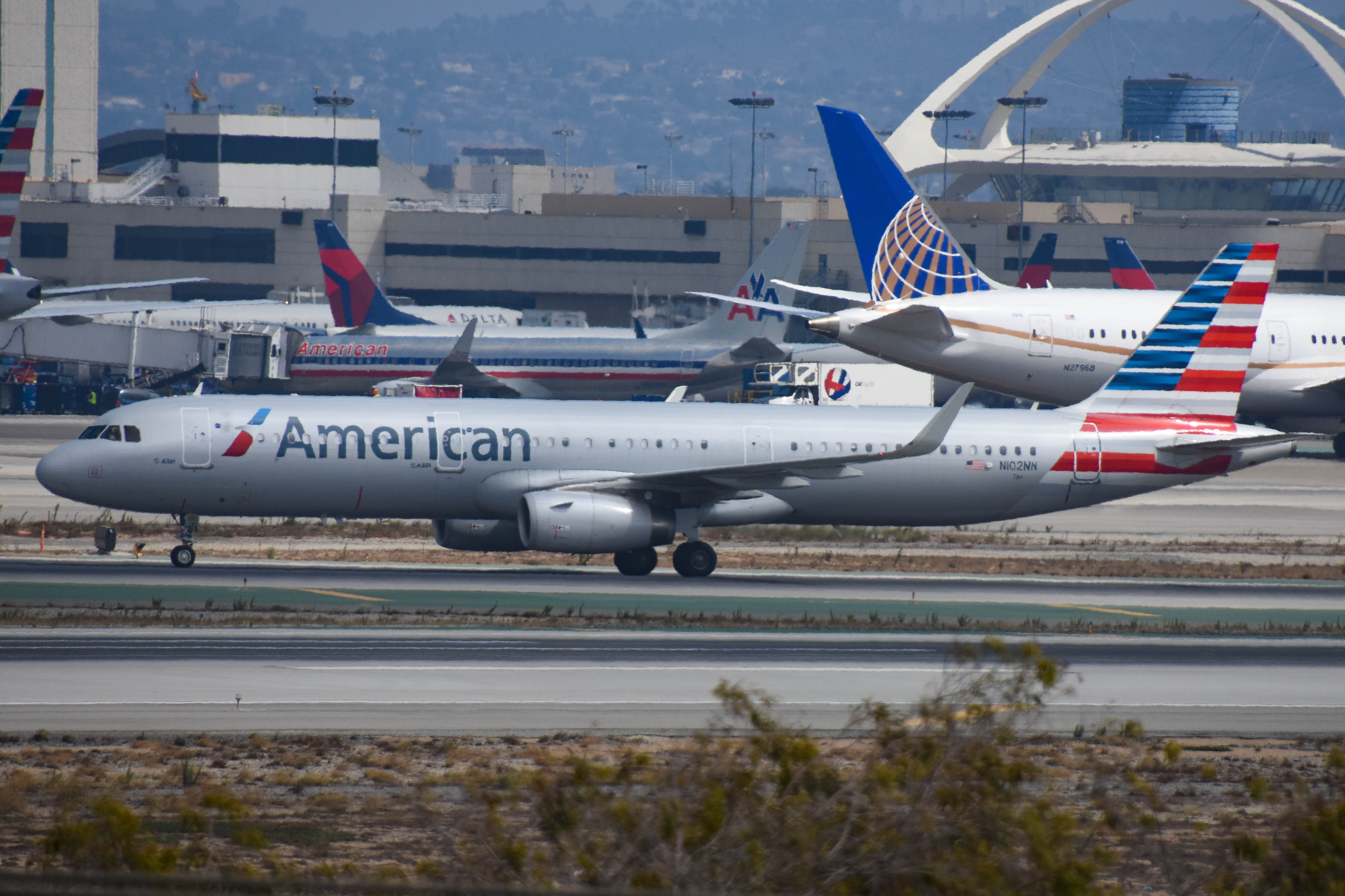 N102NN/N102NN American Airlines Airbus A321-231(SL) Photo by colinw - AVSpotters.com