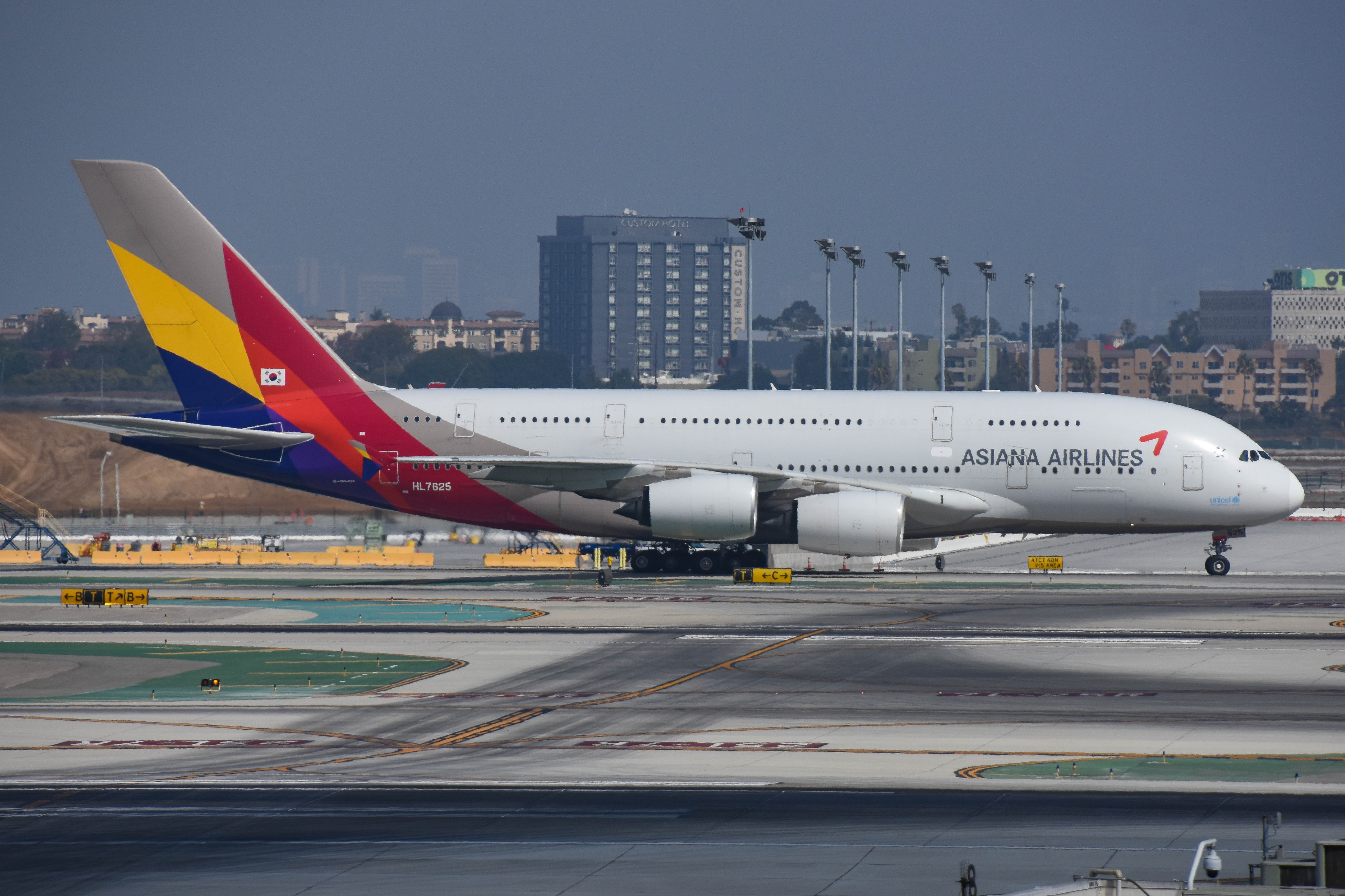 HL7625/HL7625 Asiana Airlines Airbus A380 Airframe Information - AVSpotters.com