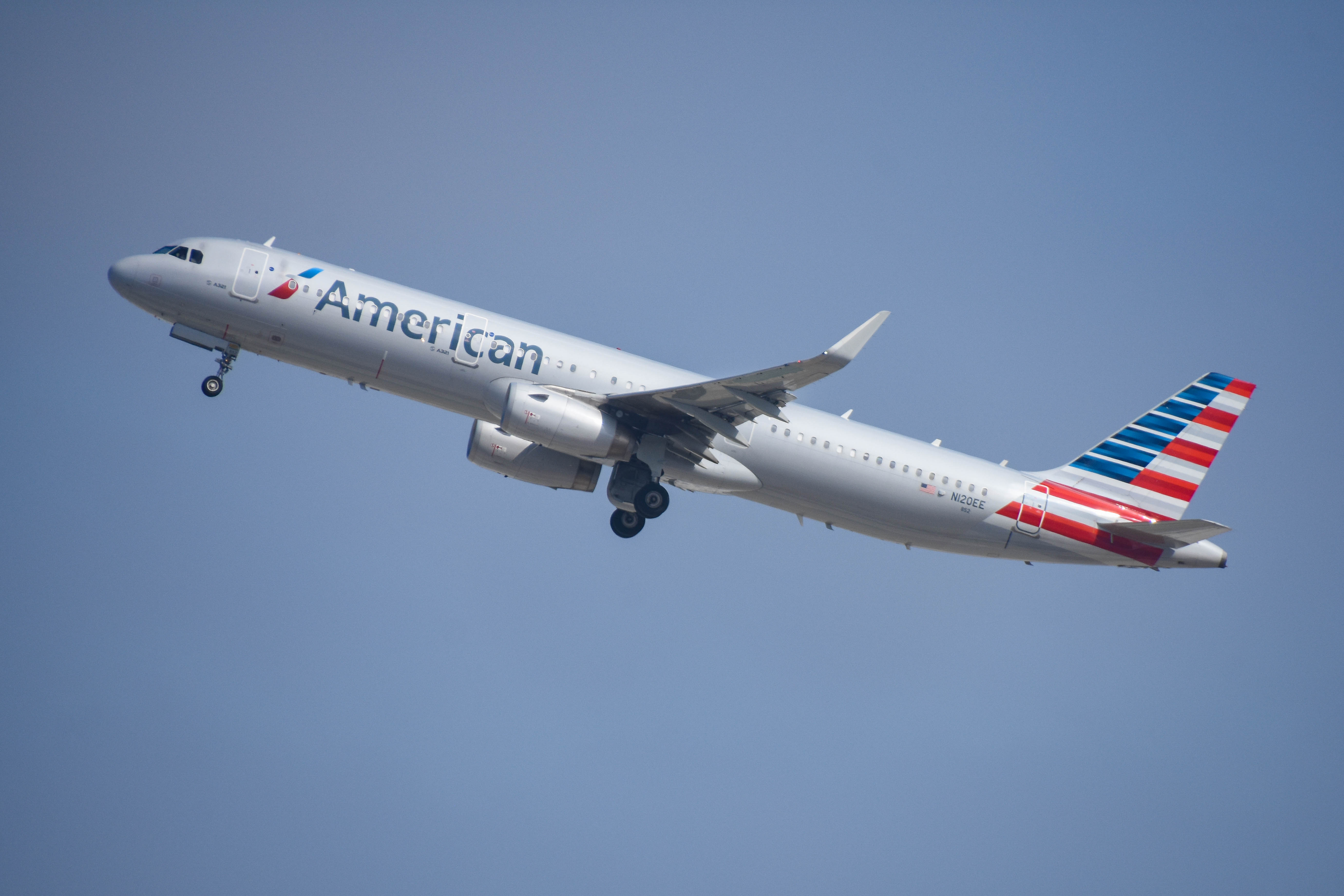 N120EE/N120EE American Airlines Airbus A321-231(SL) Photo by colinw - AVSpotters.com