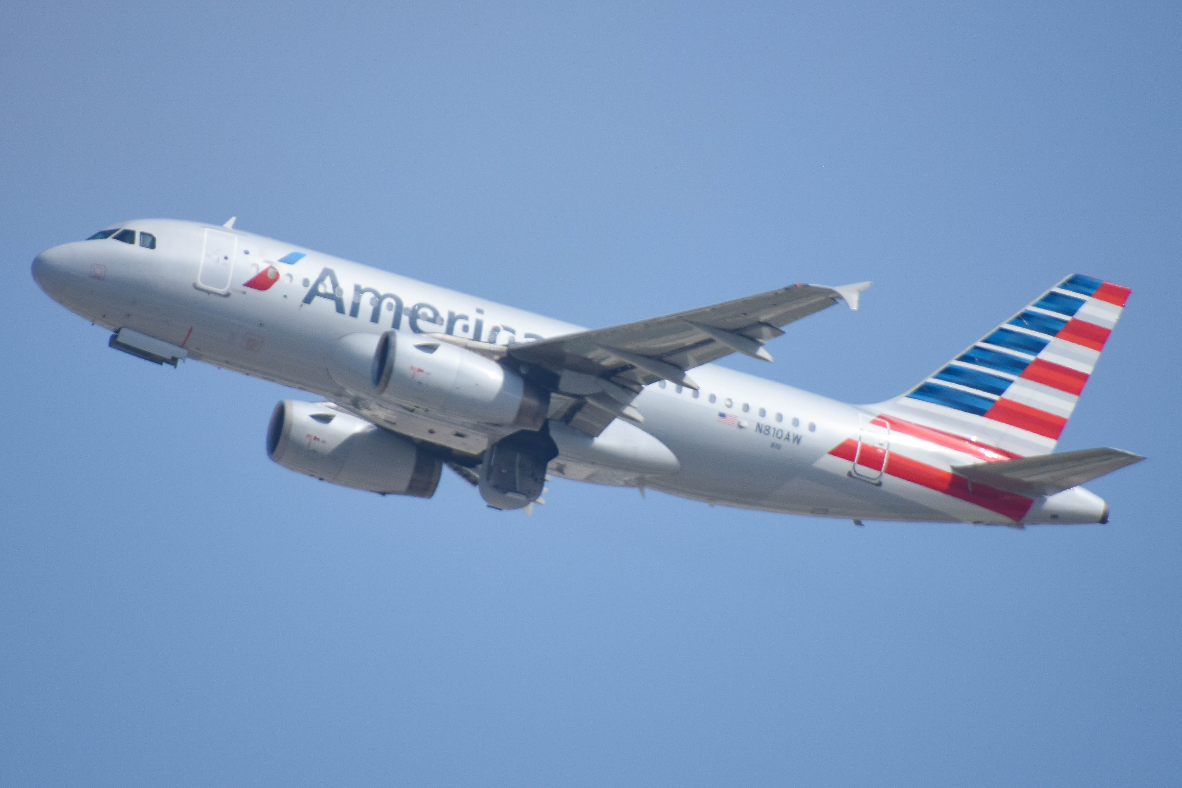 N810AW/N810AW American Airlines Airbus A319-132 Photo by colinw - AVSpotters.com