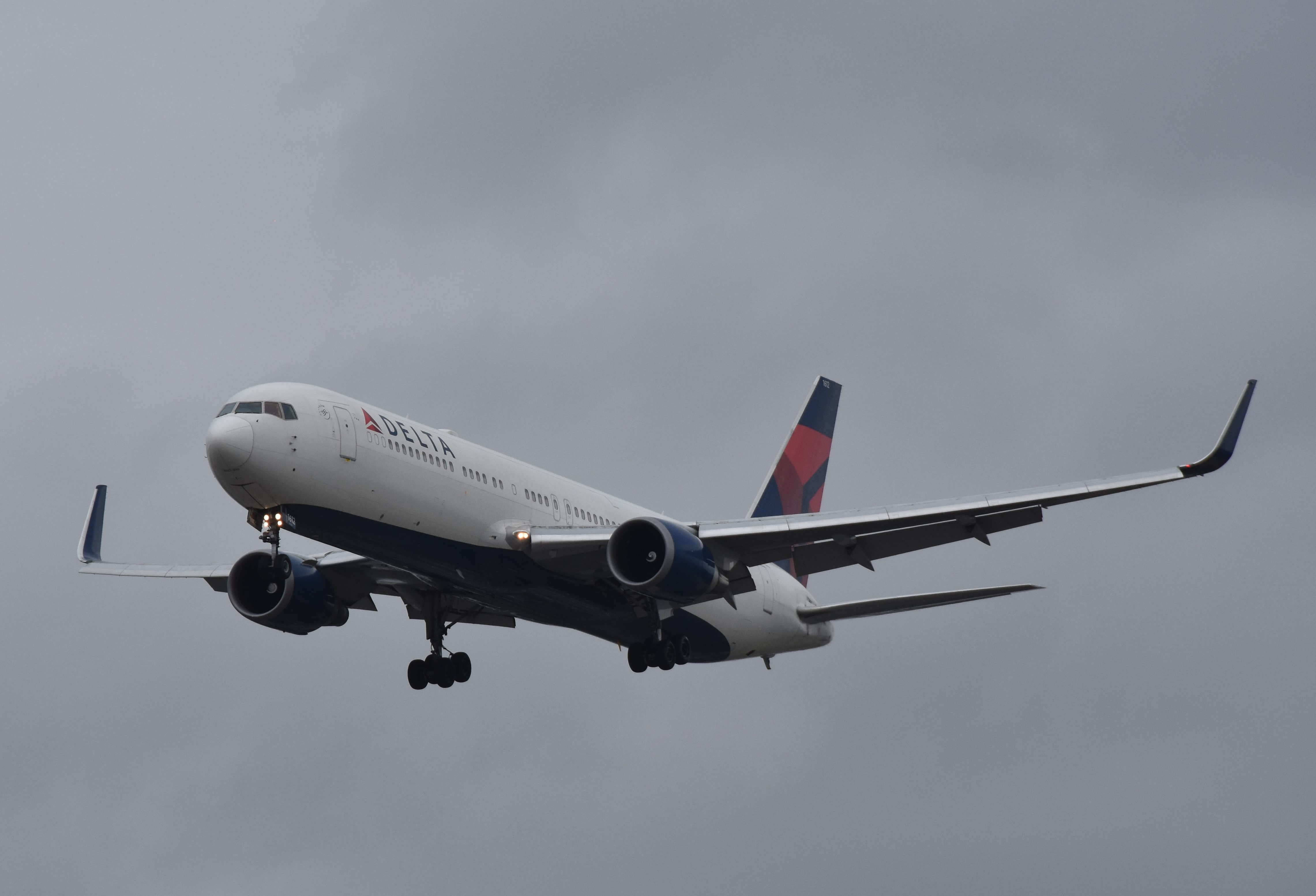 N1612T/N1612T Delta Air Lines Boeing 767-332ER(WL) Photo by Ayronautica - AVSpotters.com